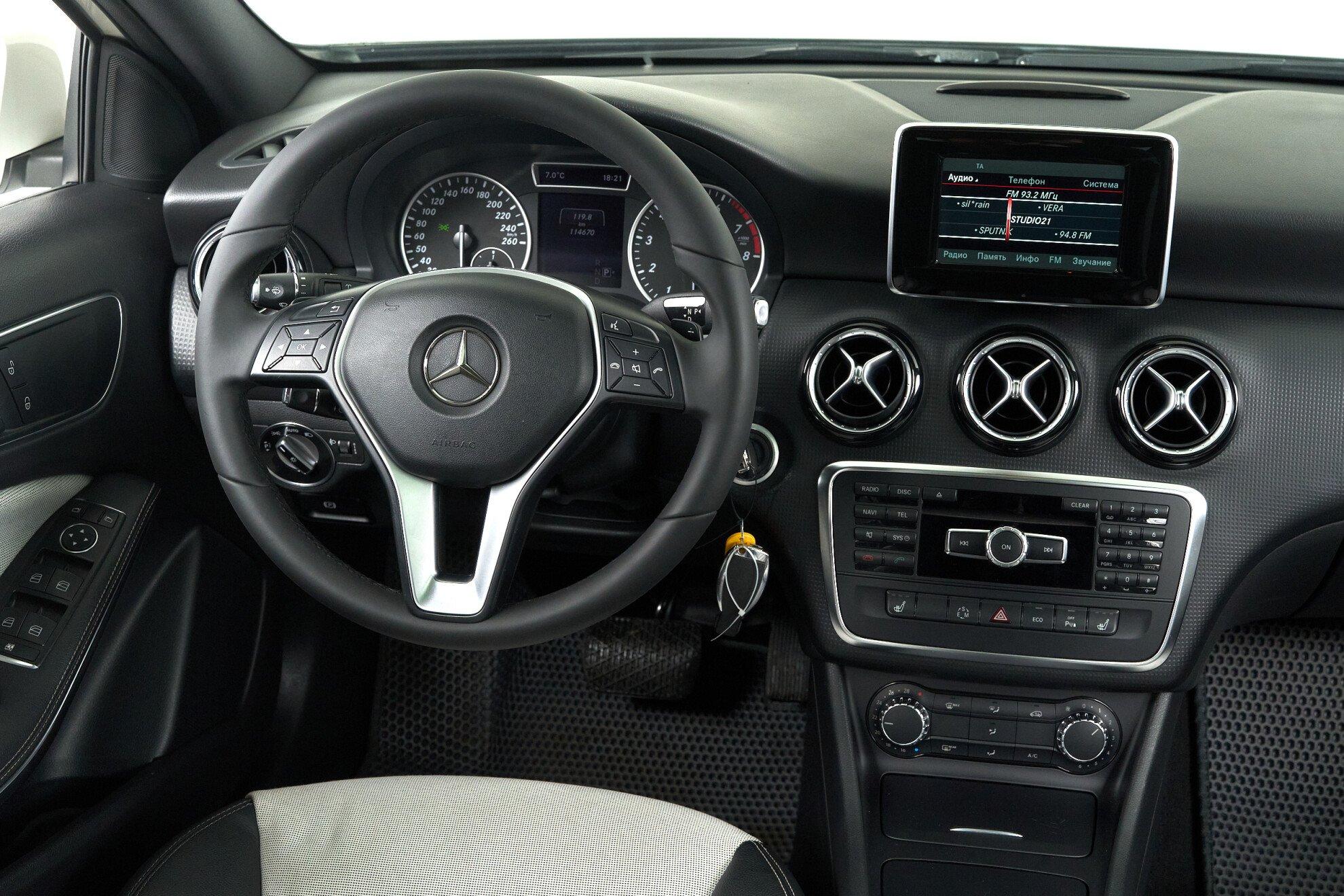 Mercedes-Benz A-Класс 2013, белый