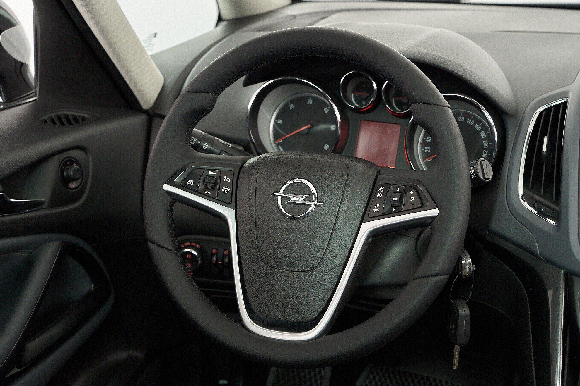 Opel Zafira 2015, серебряный