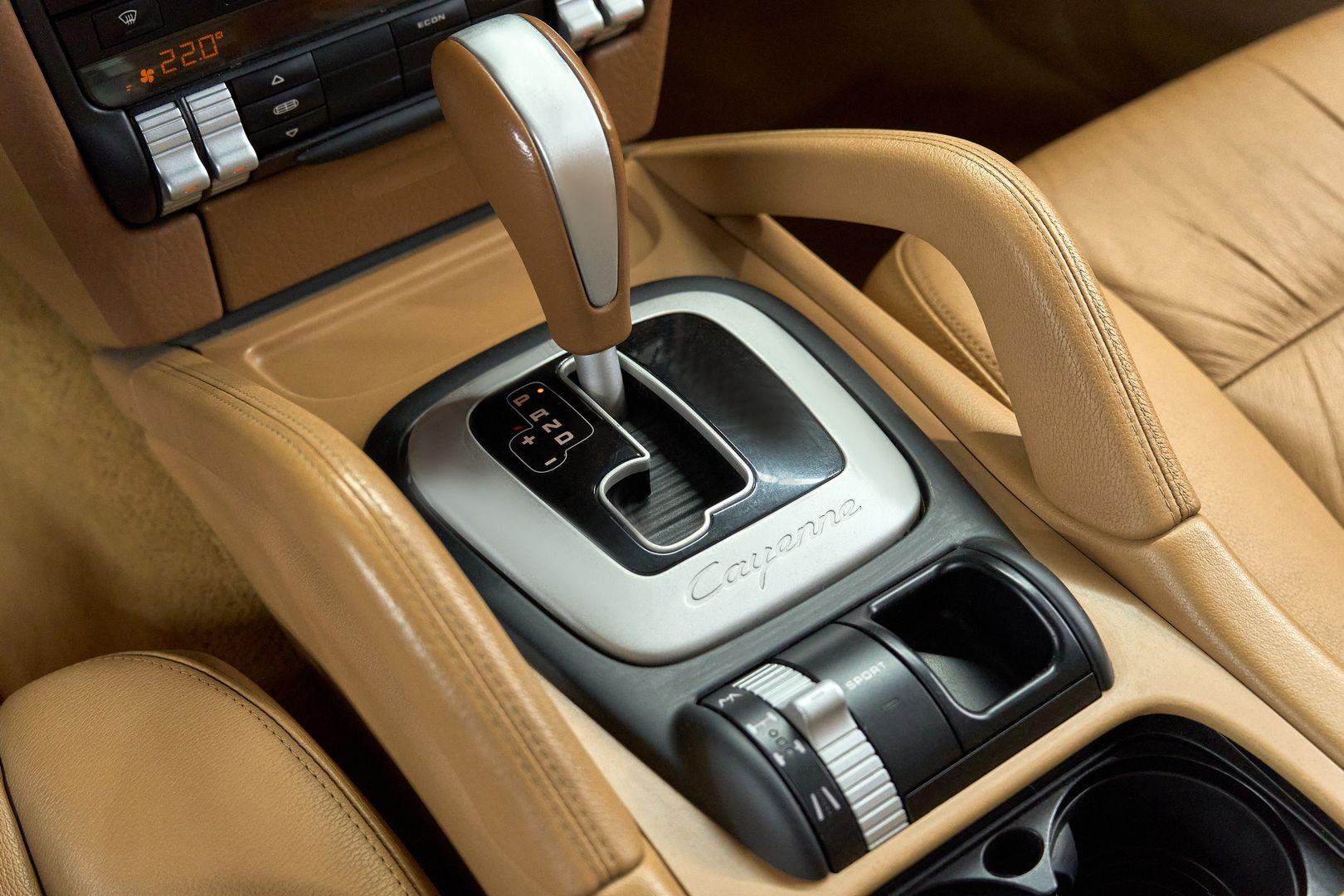 Porsche Cayenne 2009, зеленый