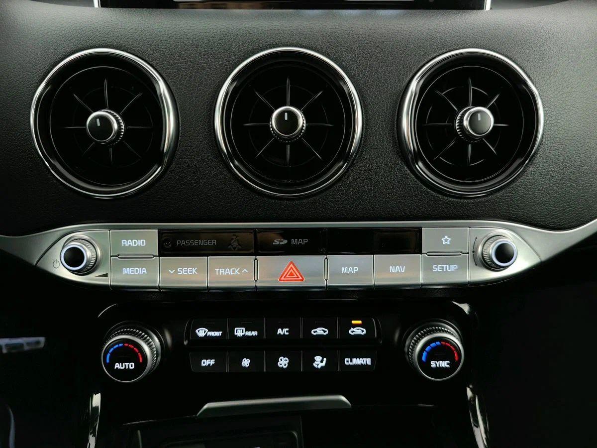 Kia Stinger 2019, красный