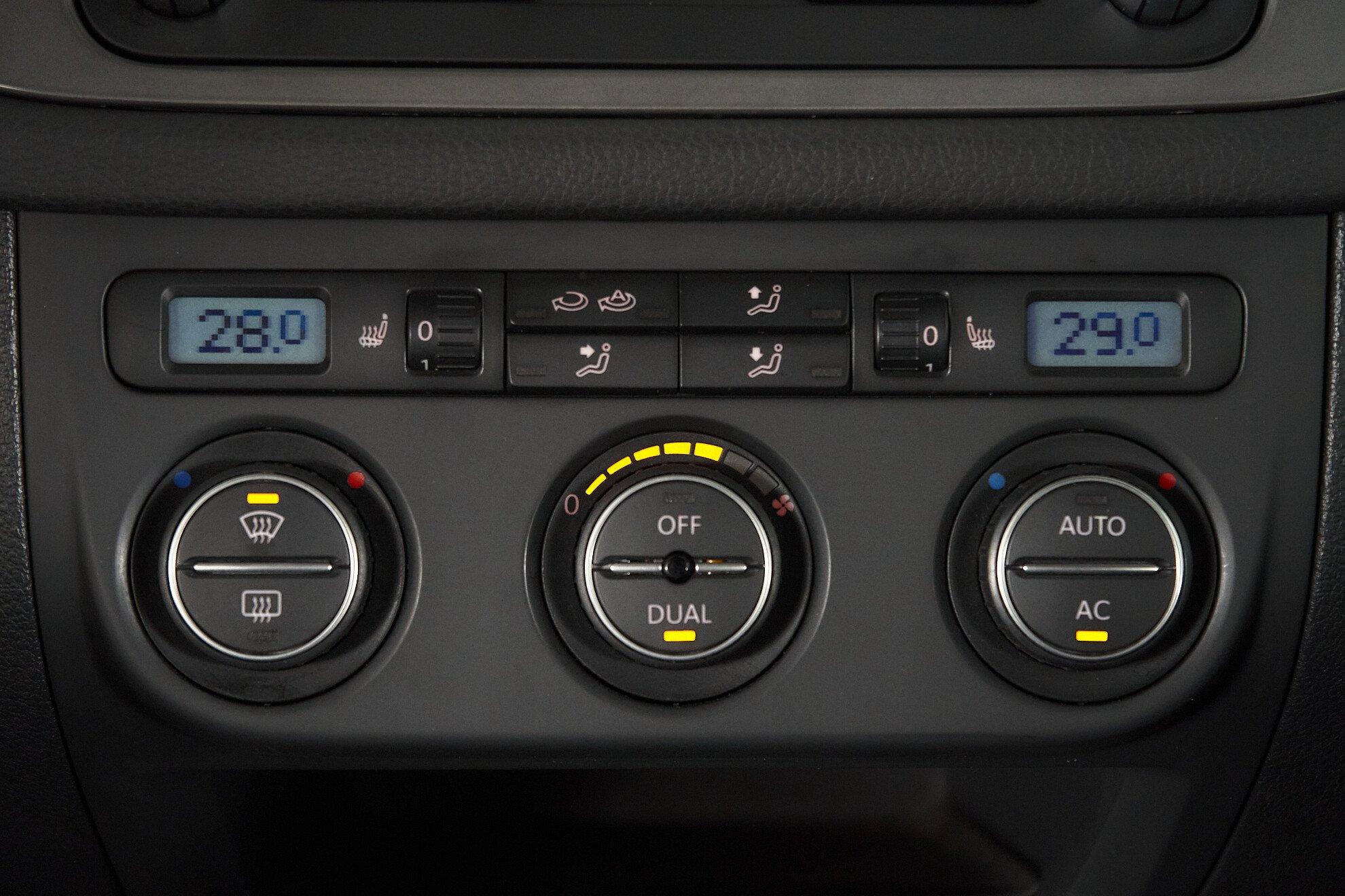 Volkswagen Tiguan 2011, синий