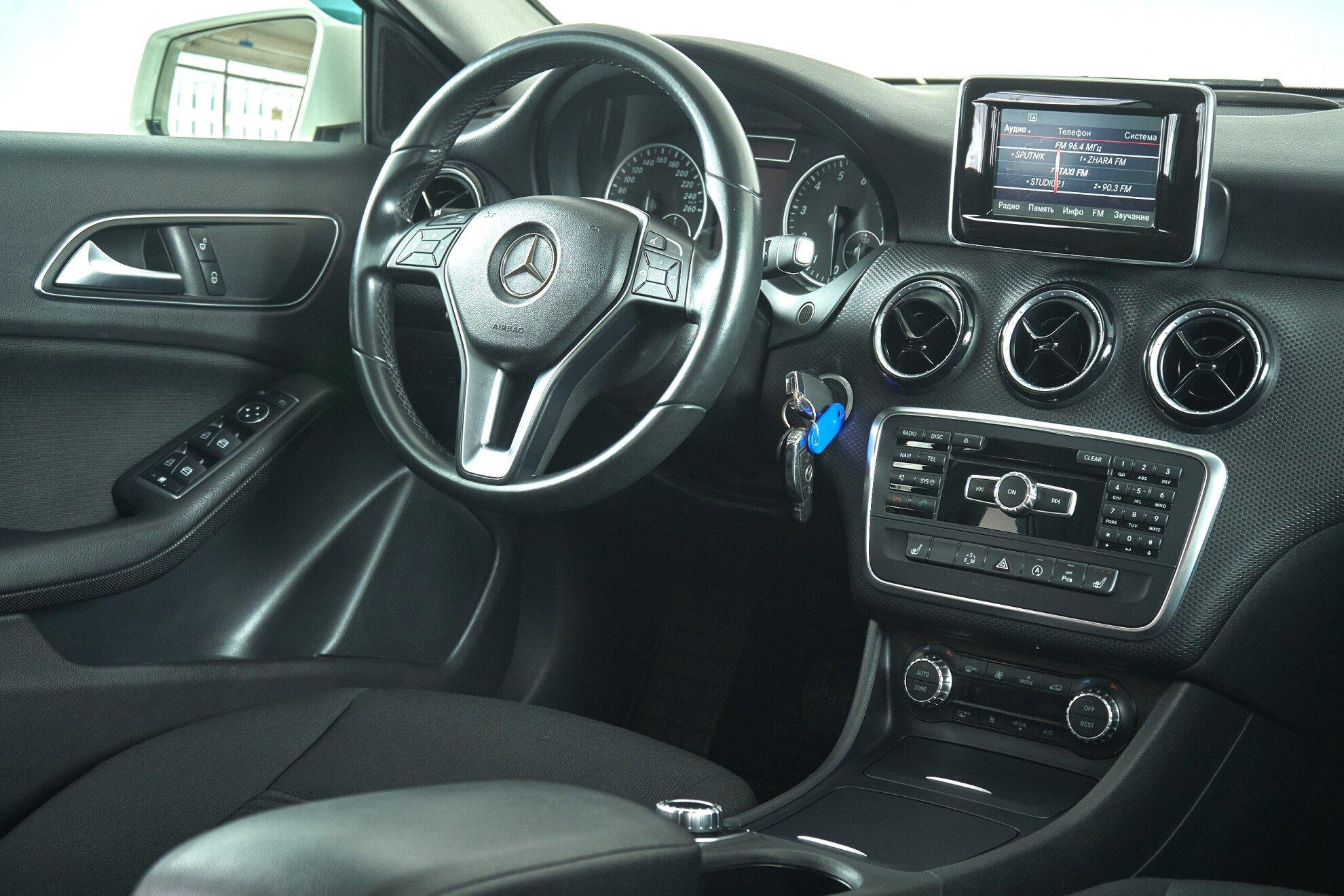 Mercedes-Benz A-Класс 2014, белый