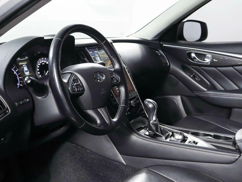 Infiniti Q50 2015, серебряный