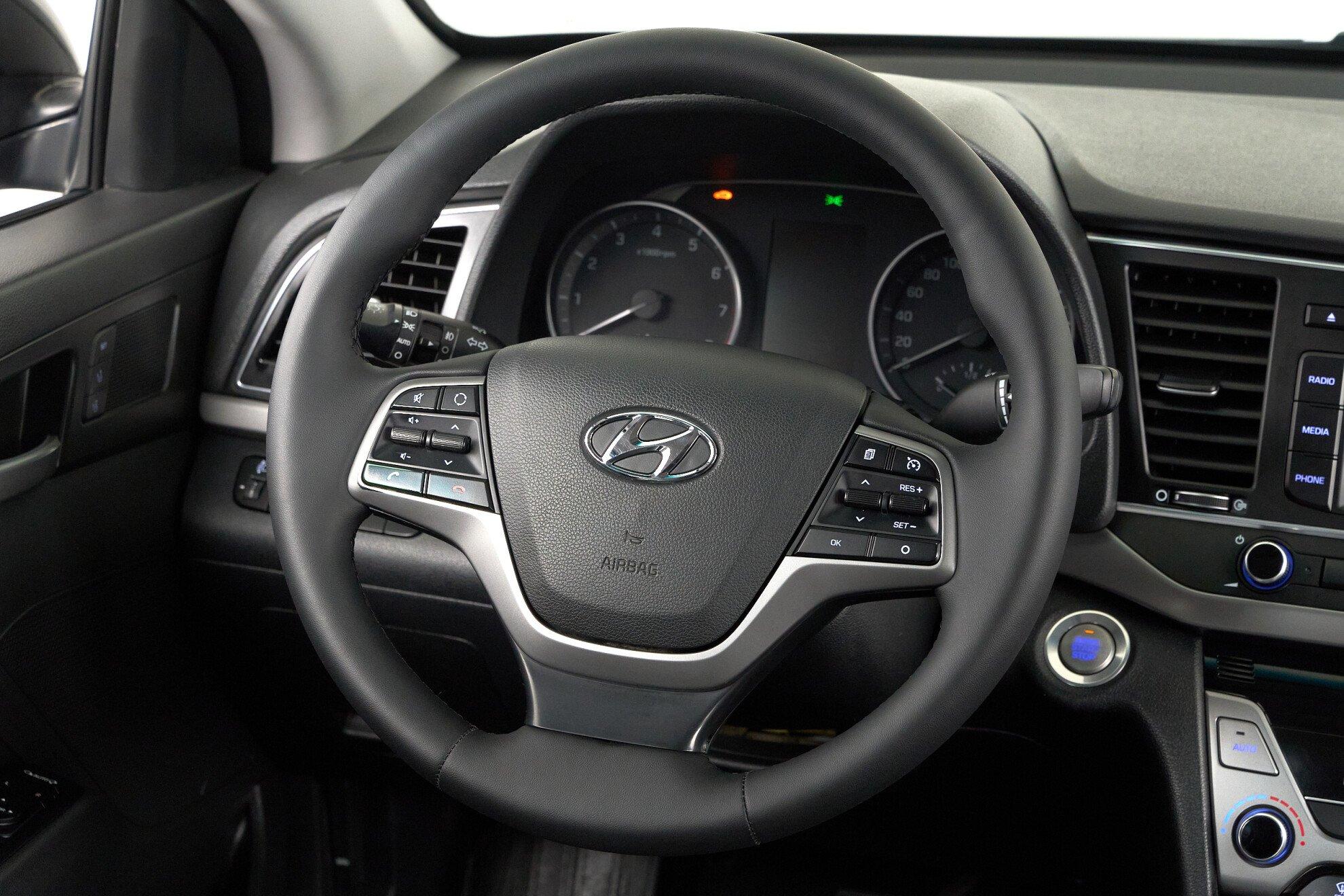 Hyundai Elantra 2016, черный