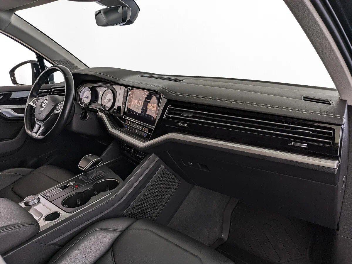 Volkswagen Touareg 2019, синий