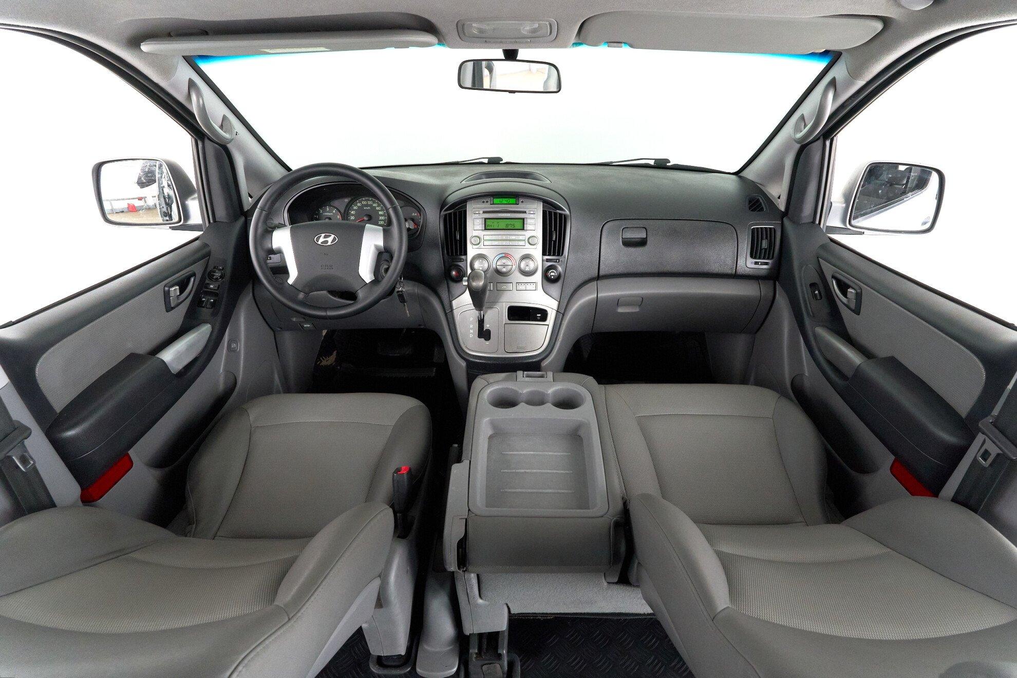 Hyundai Grand Starex 2012, серый