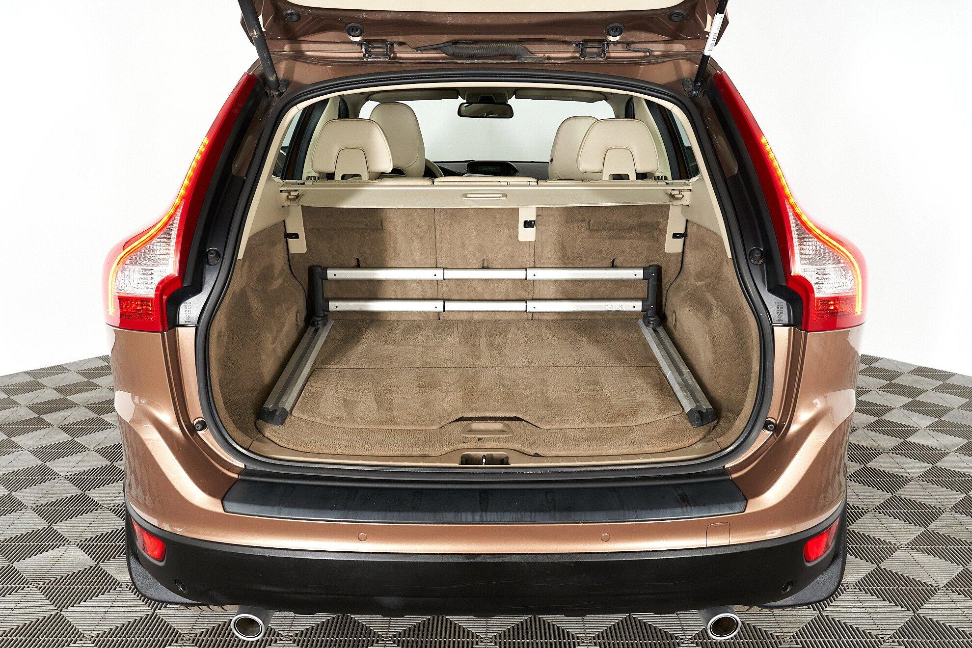 Volvo XC60 2010, коричневый