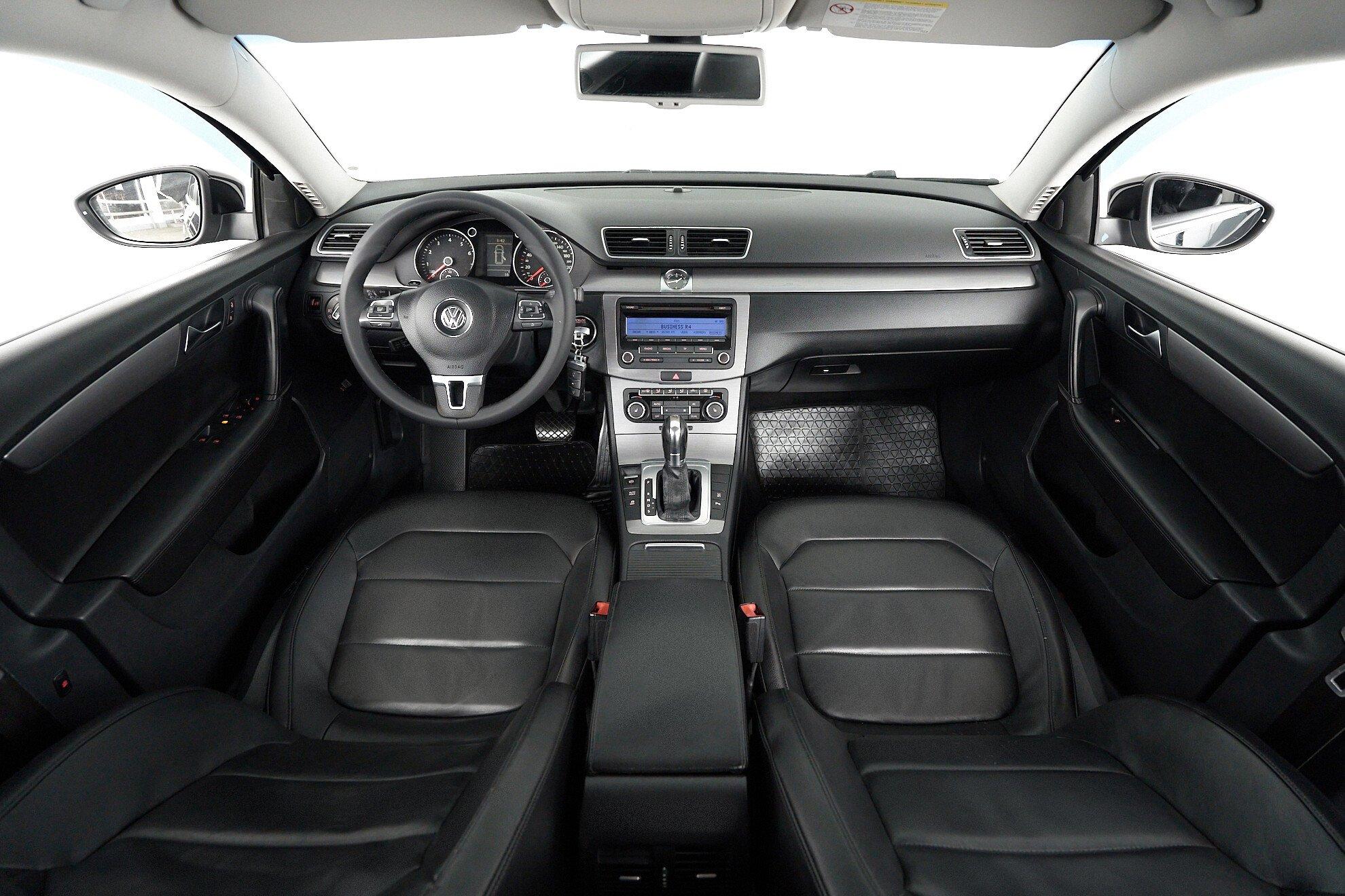 Volkswagen Passat 2011, черный
