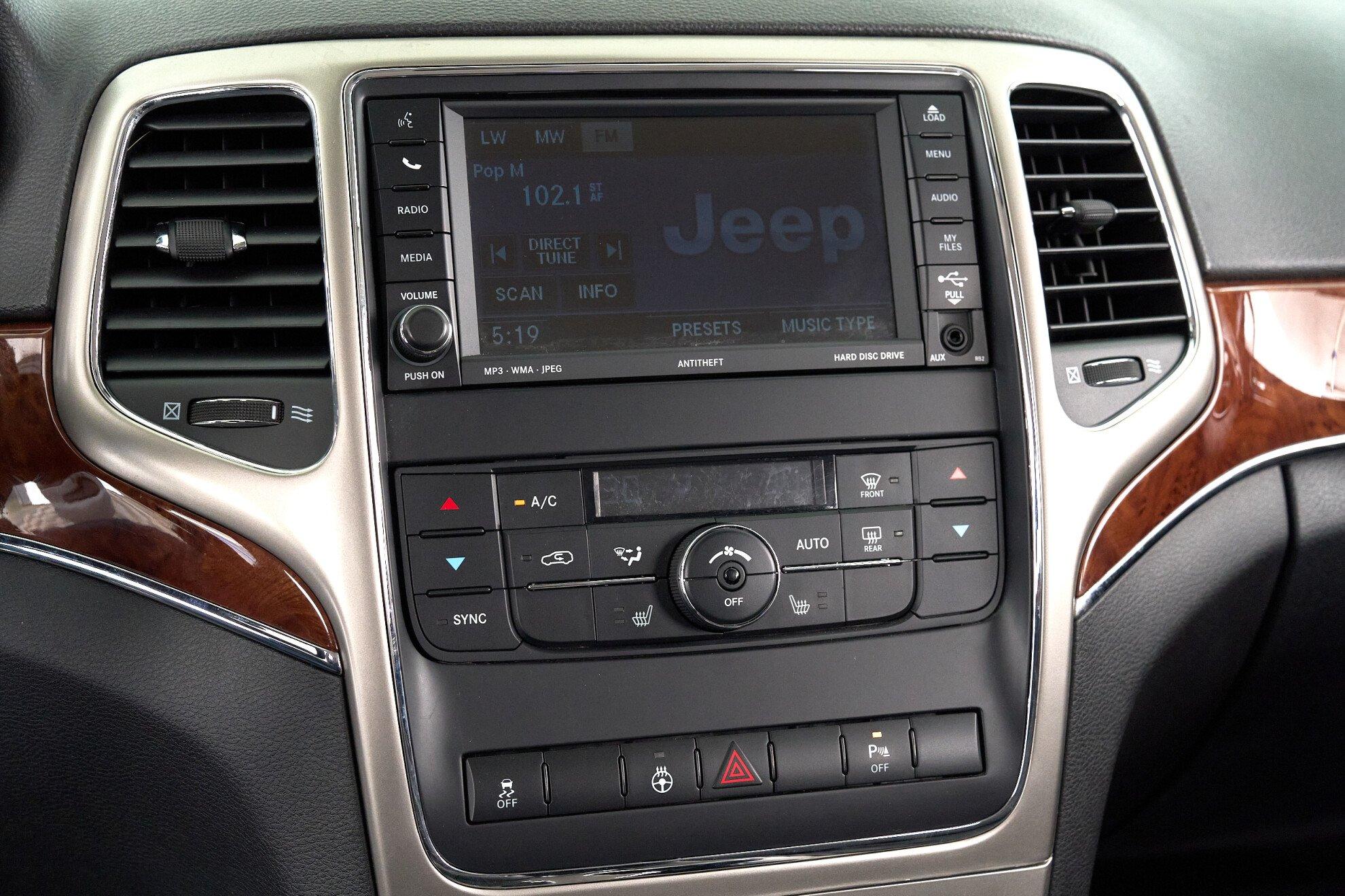 Jeep Grand Cherokee 2011, белый