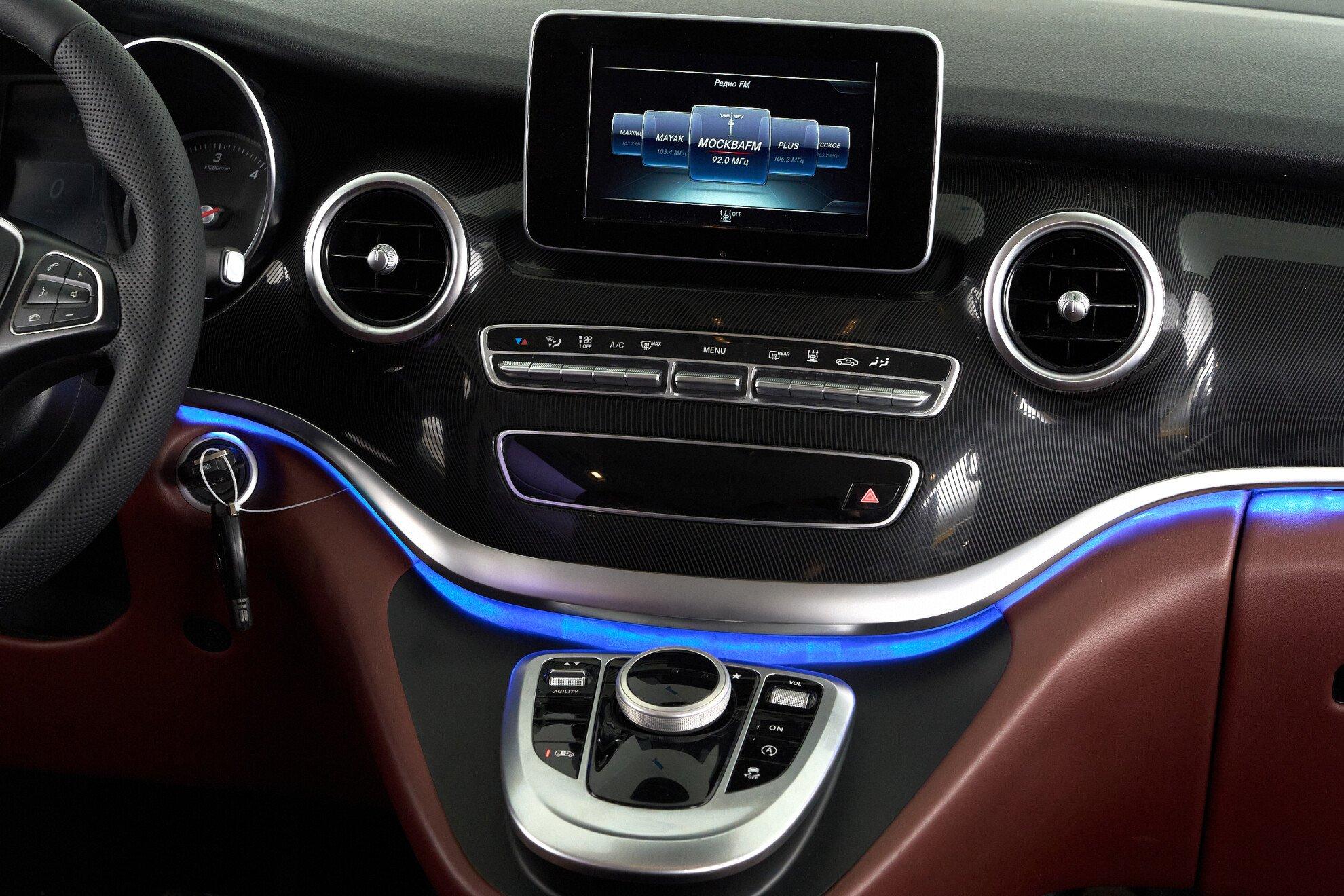 Mercedes-Benz V-Класс 2017, серебряный