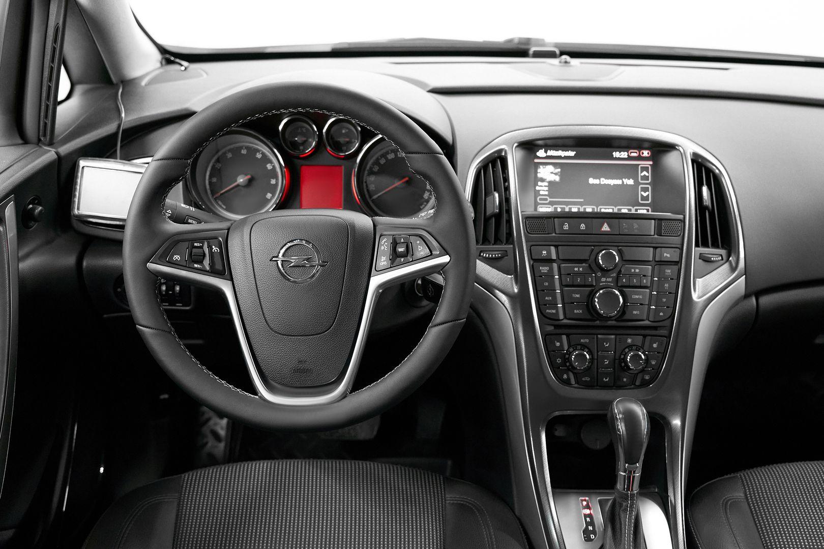 Opel Astra 2012, серый