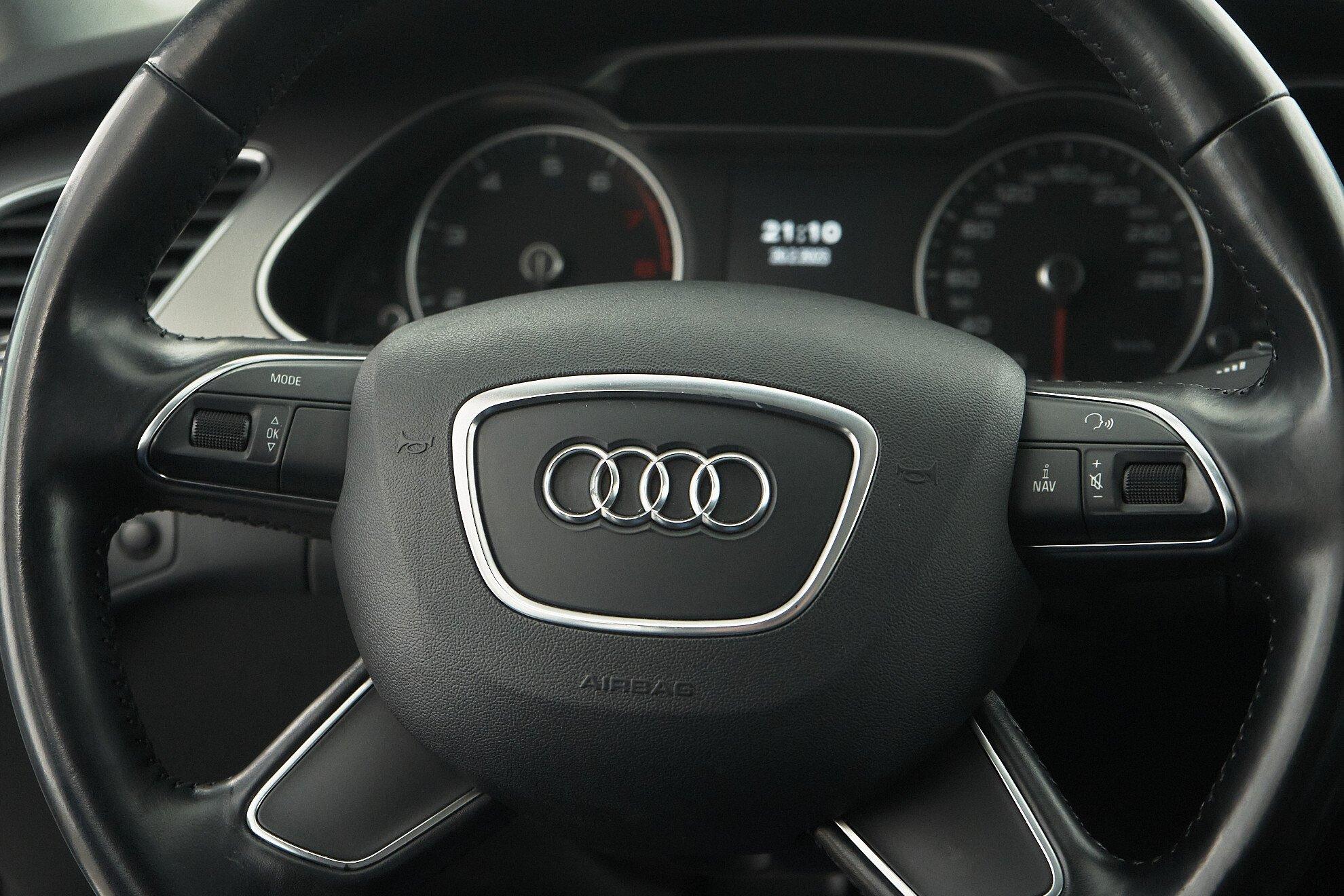 Audi A4 2013, белый