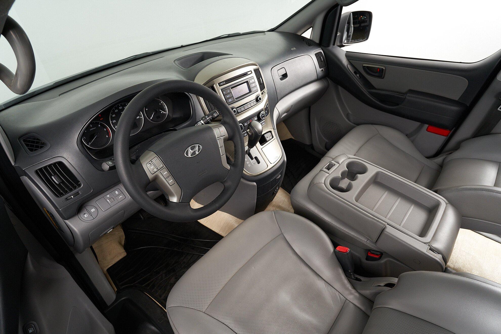 Hyundai Grand Starex 2016, серебряный