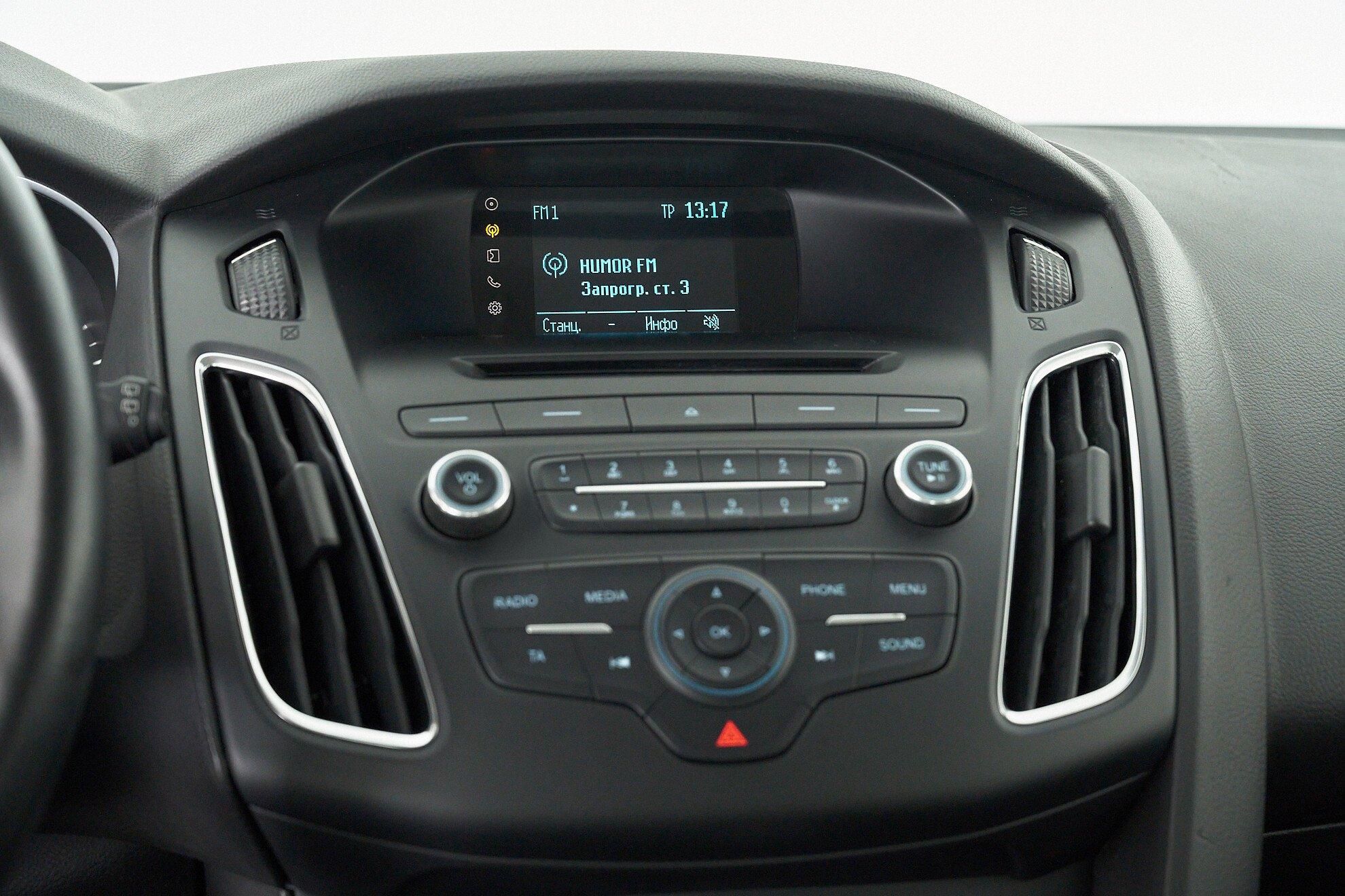 Ford Focus 2016, белый