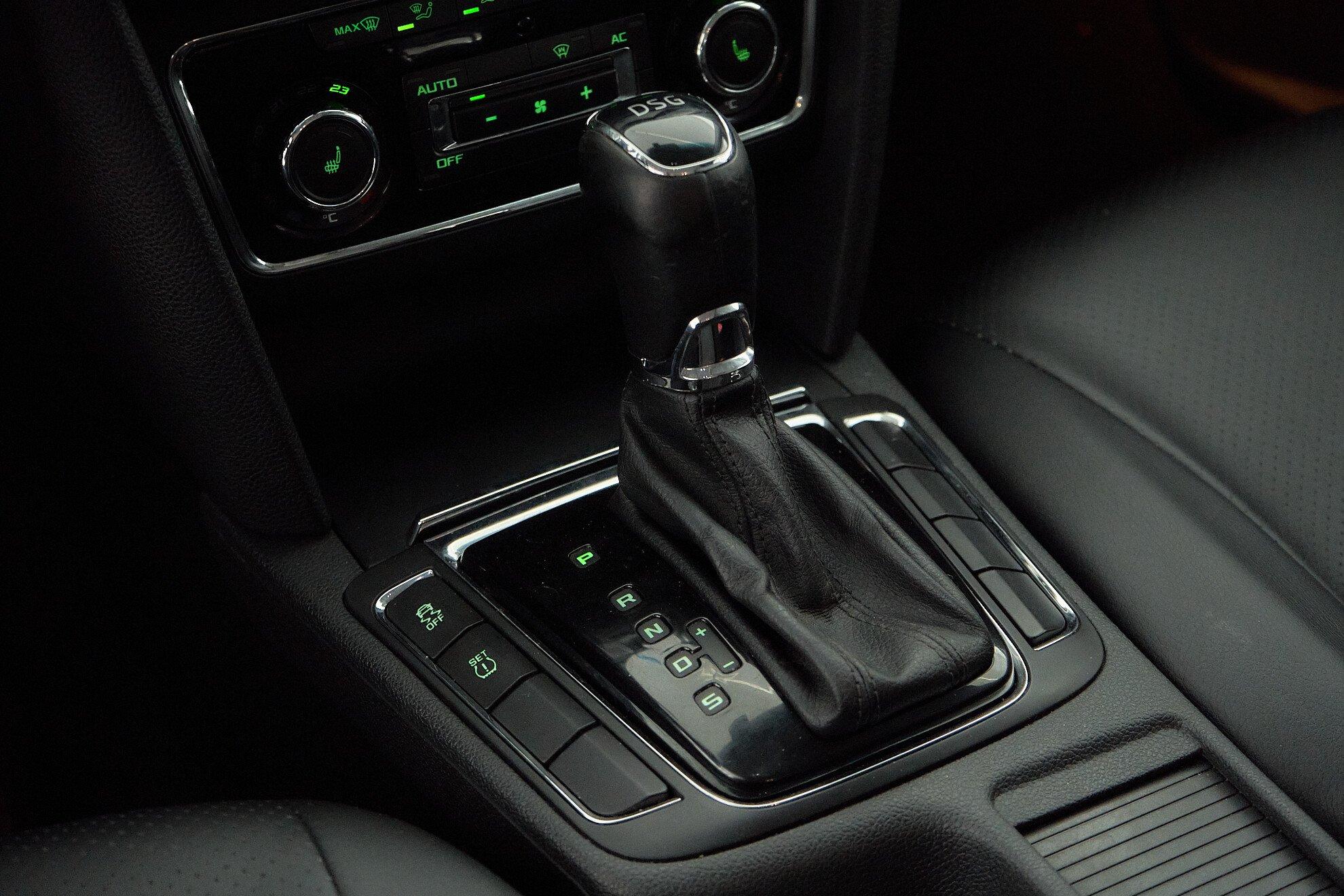 Skoda Superb 2009, черный