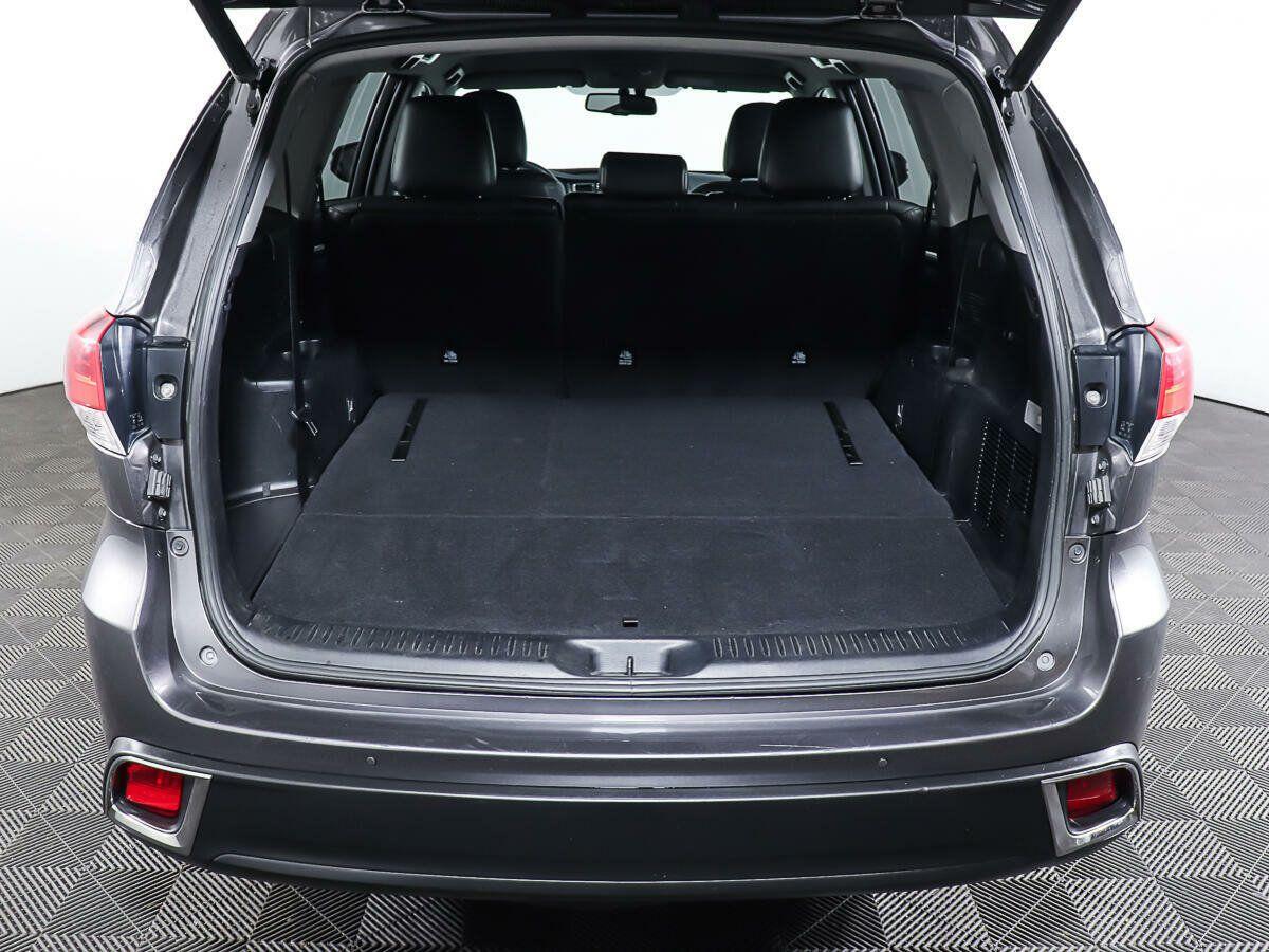 Toyota Highlander 2019, серый