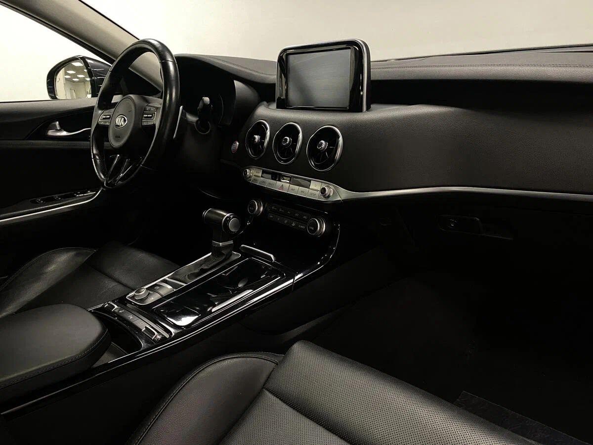 Kia Stinger 2018, коричневый