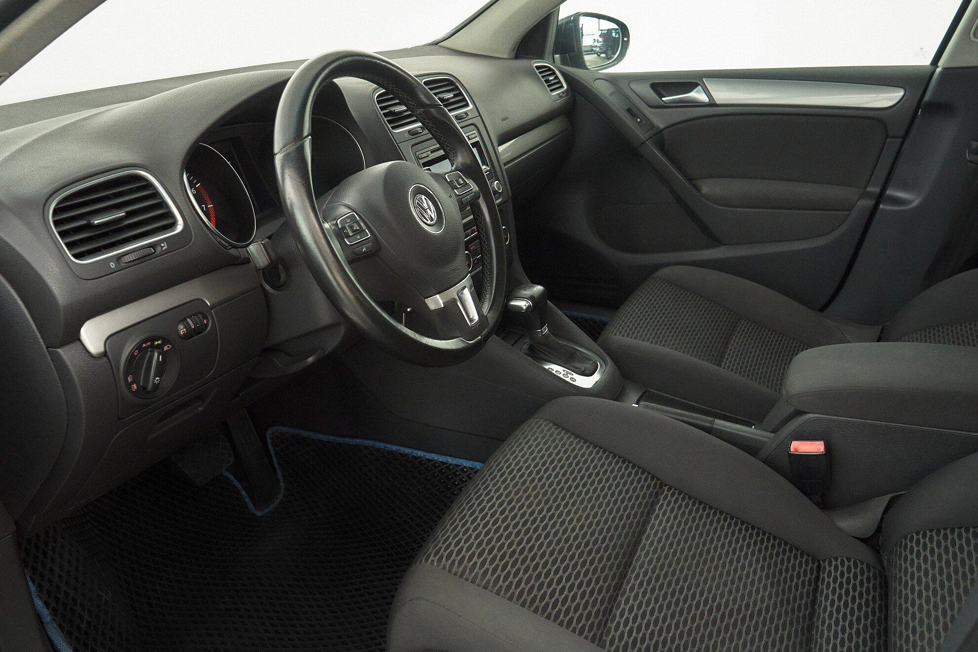Volkswagen Golf 2011, синий