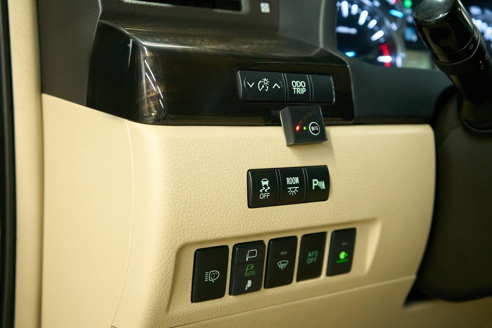 Toyota Alphard 2012, черный
