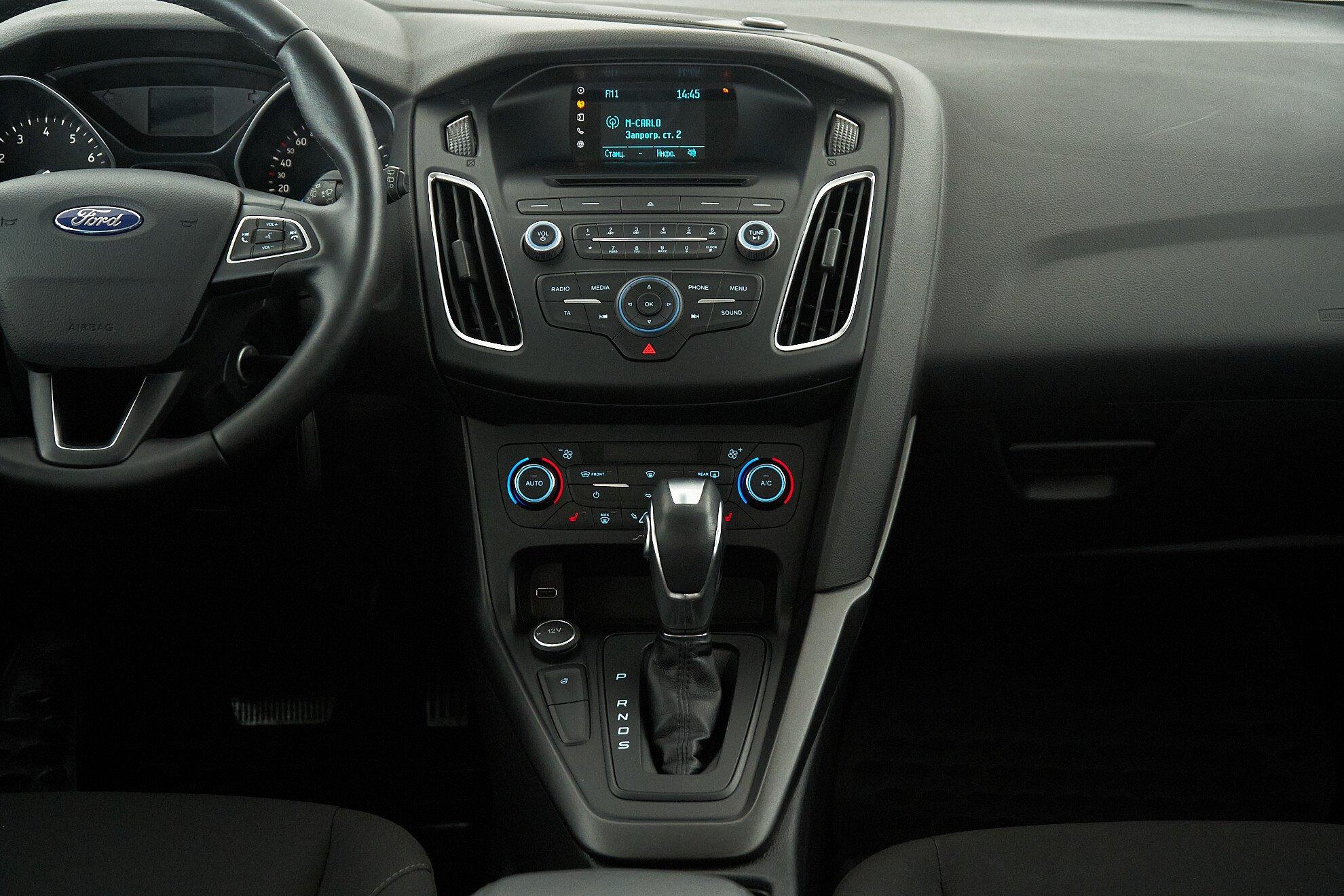 Ford Focus 2015, черный