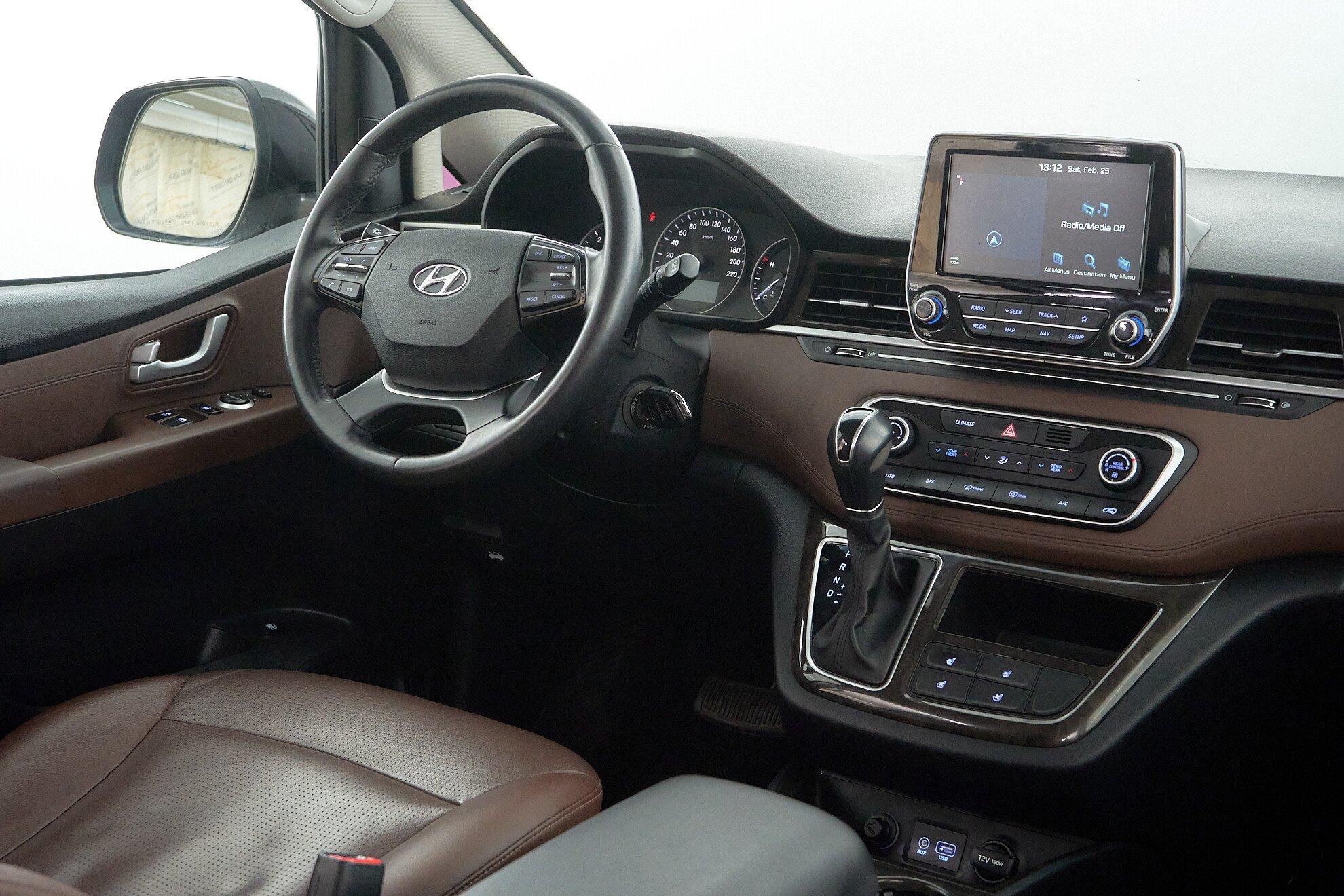 Hyundai Grand Starex 2018, черный