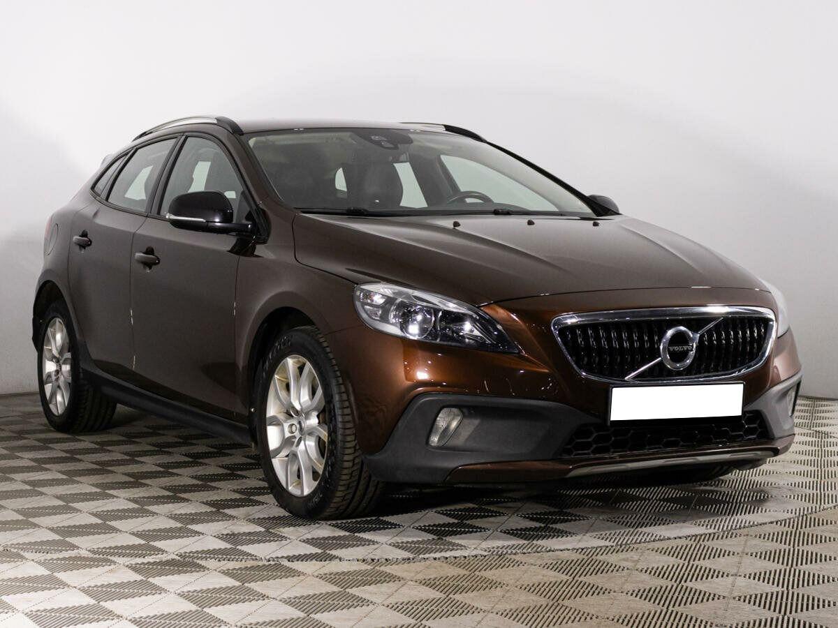 Volvo V40 2019, коричневый