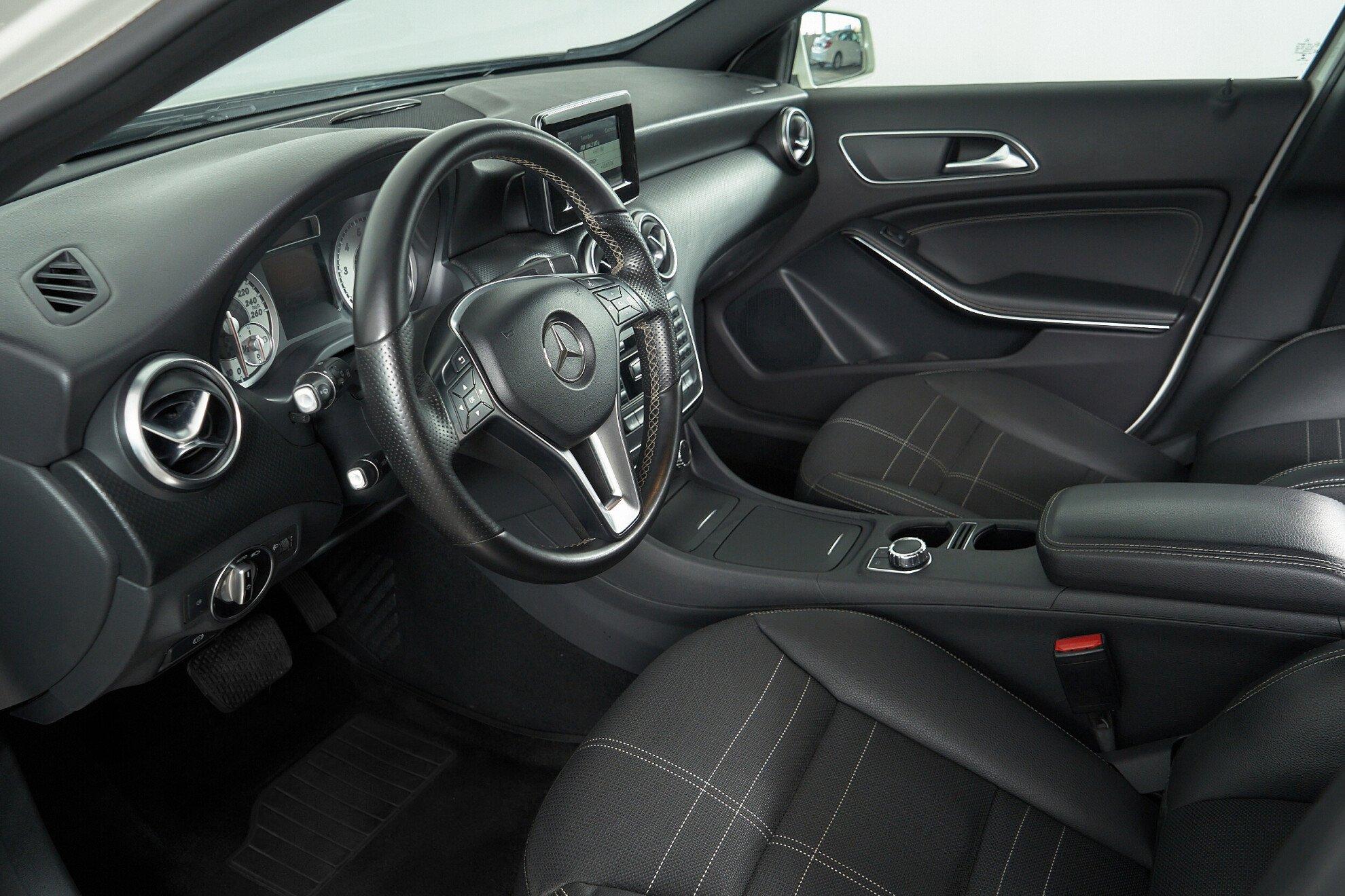 Mercedes-Benz A-Класс 2013, белый