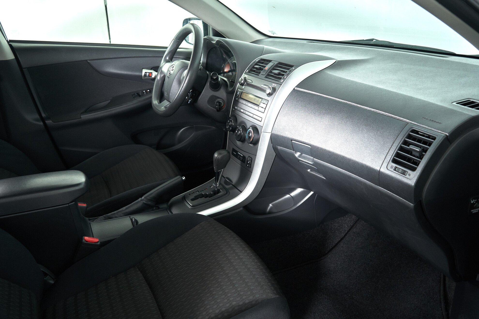 Toyota Corolla 2012, черный