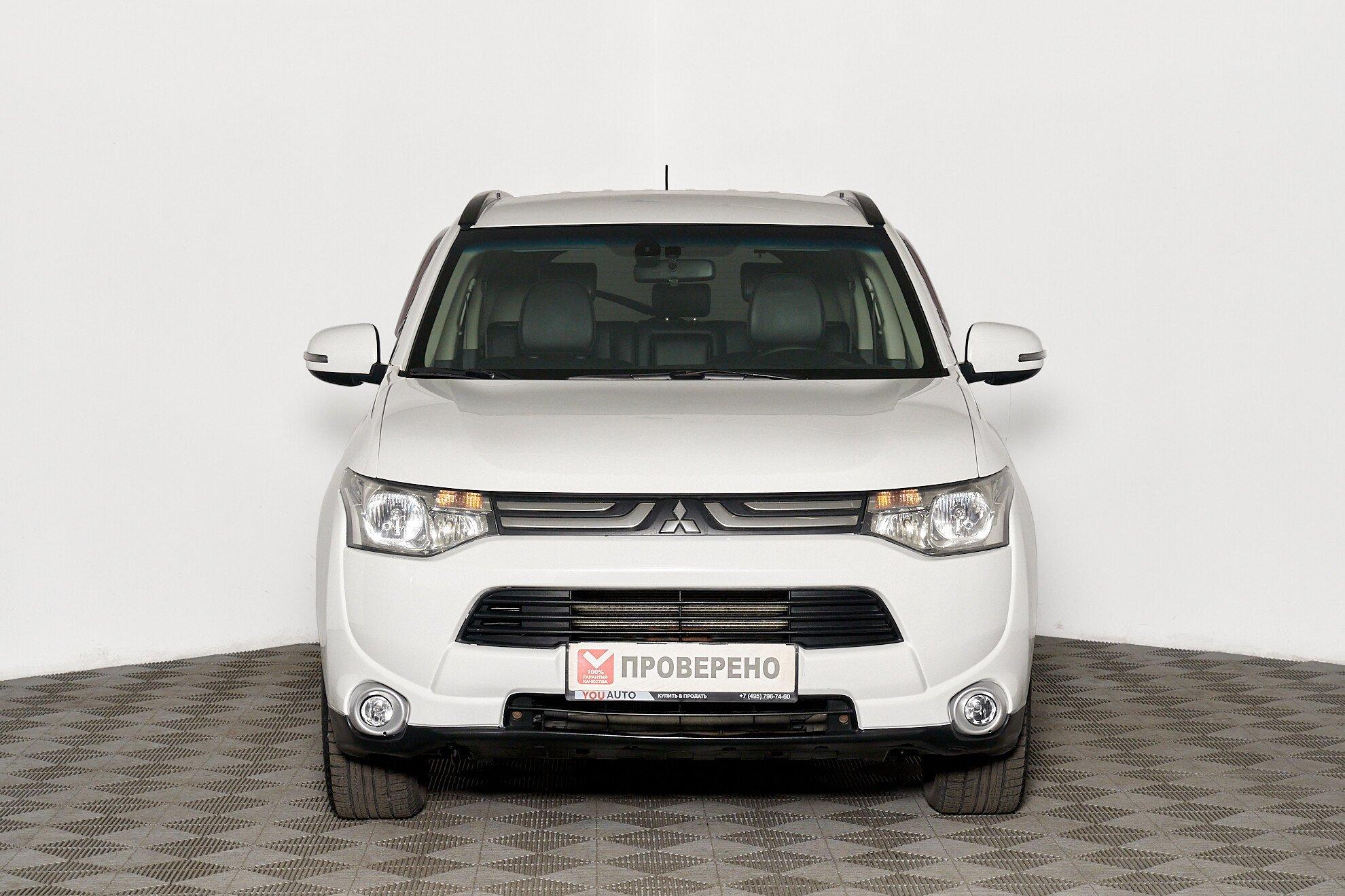 Mitsubishi Outlander 2012, белый