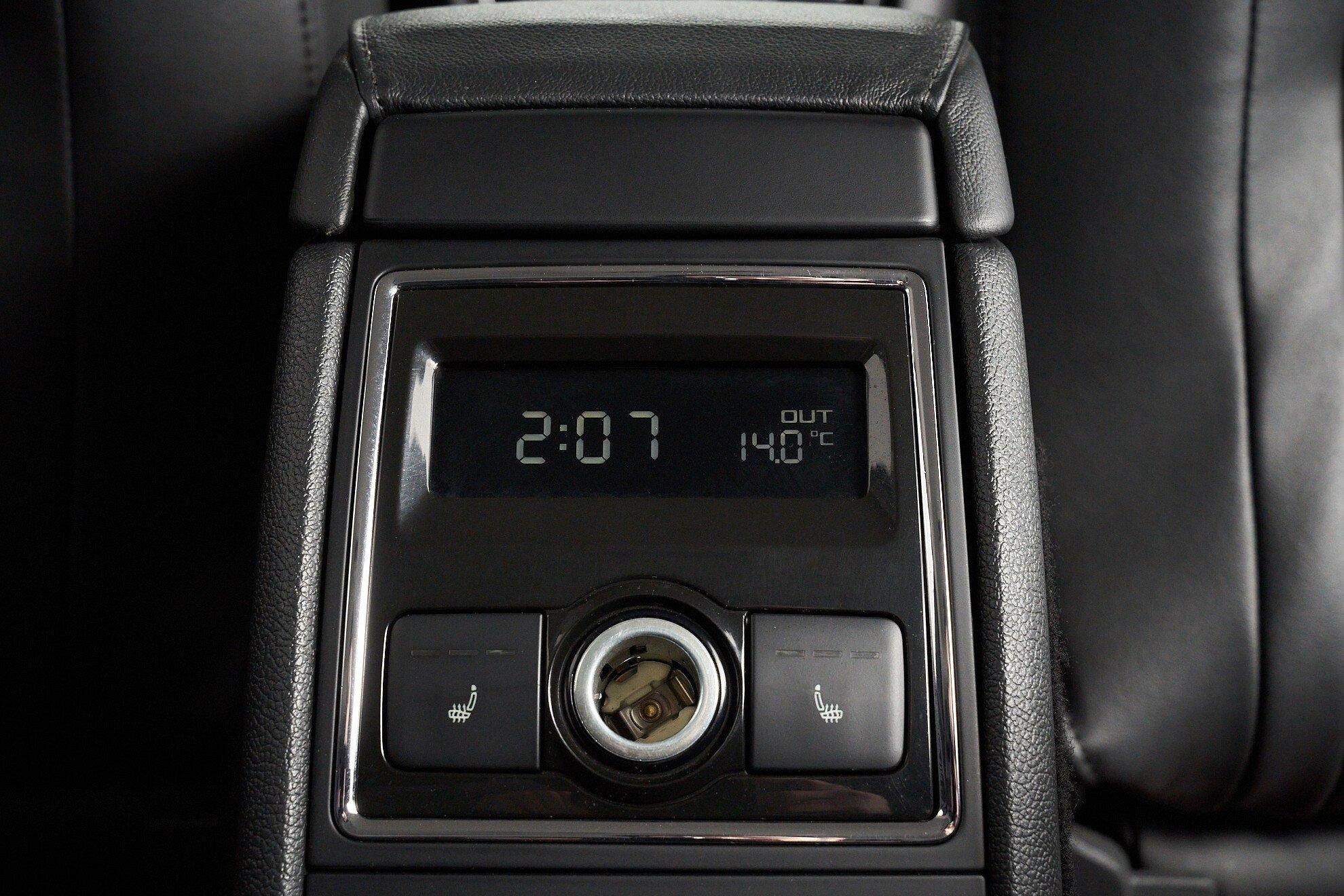 Skoda Superb 2015, черный