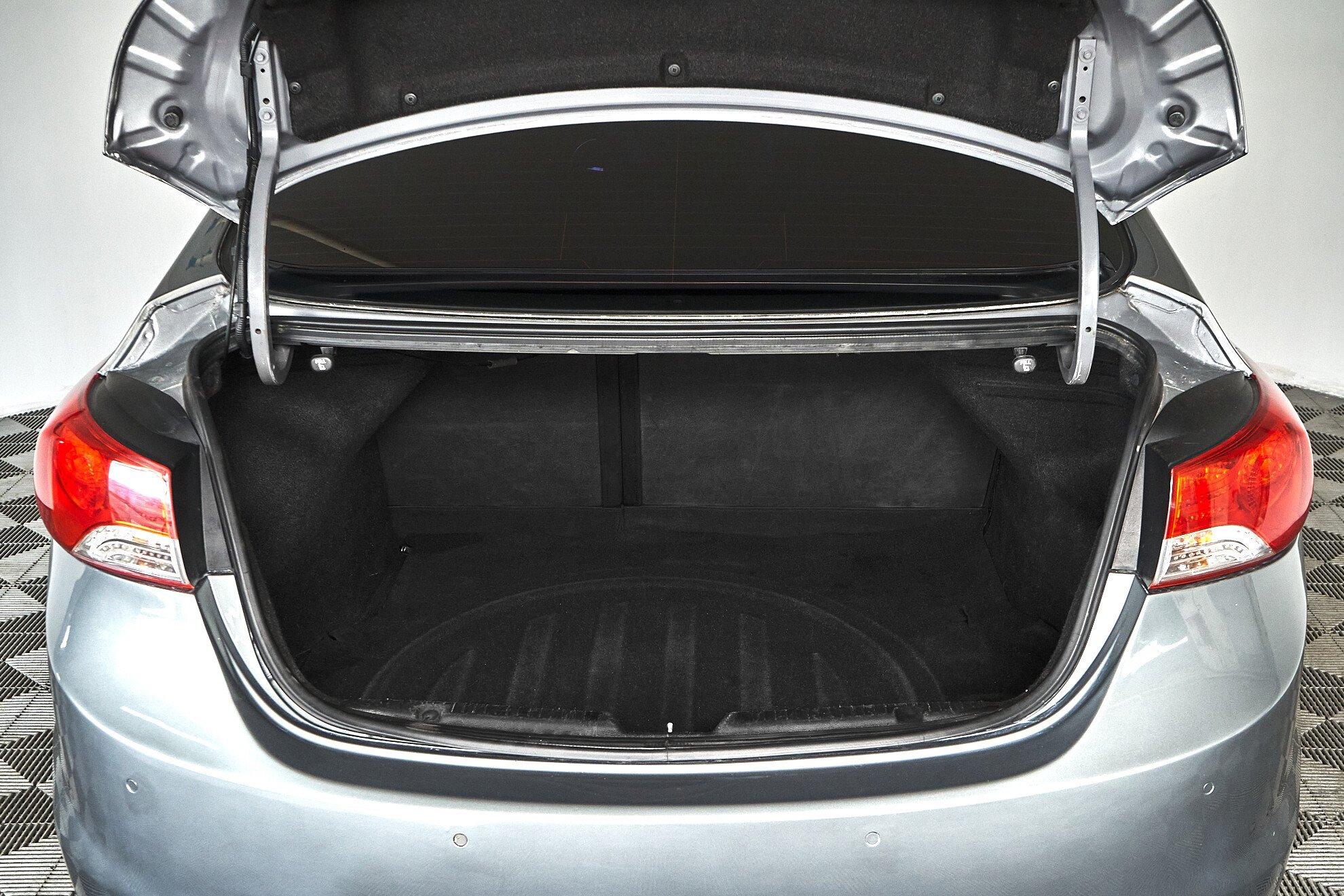 Hyundai Elantra 2012, серый