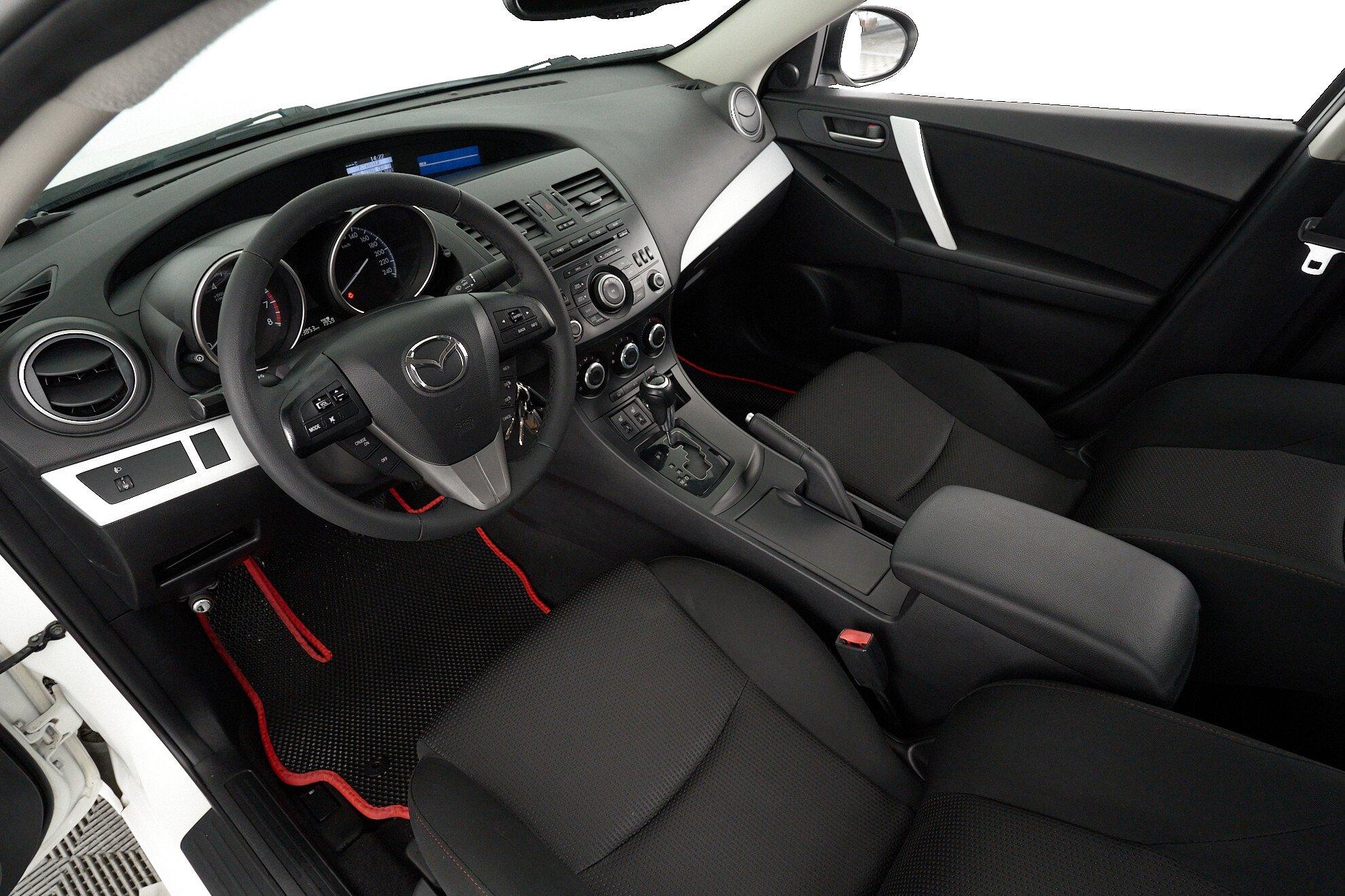 Mazda 3 2013, белый