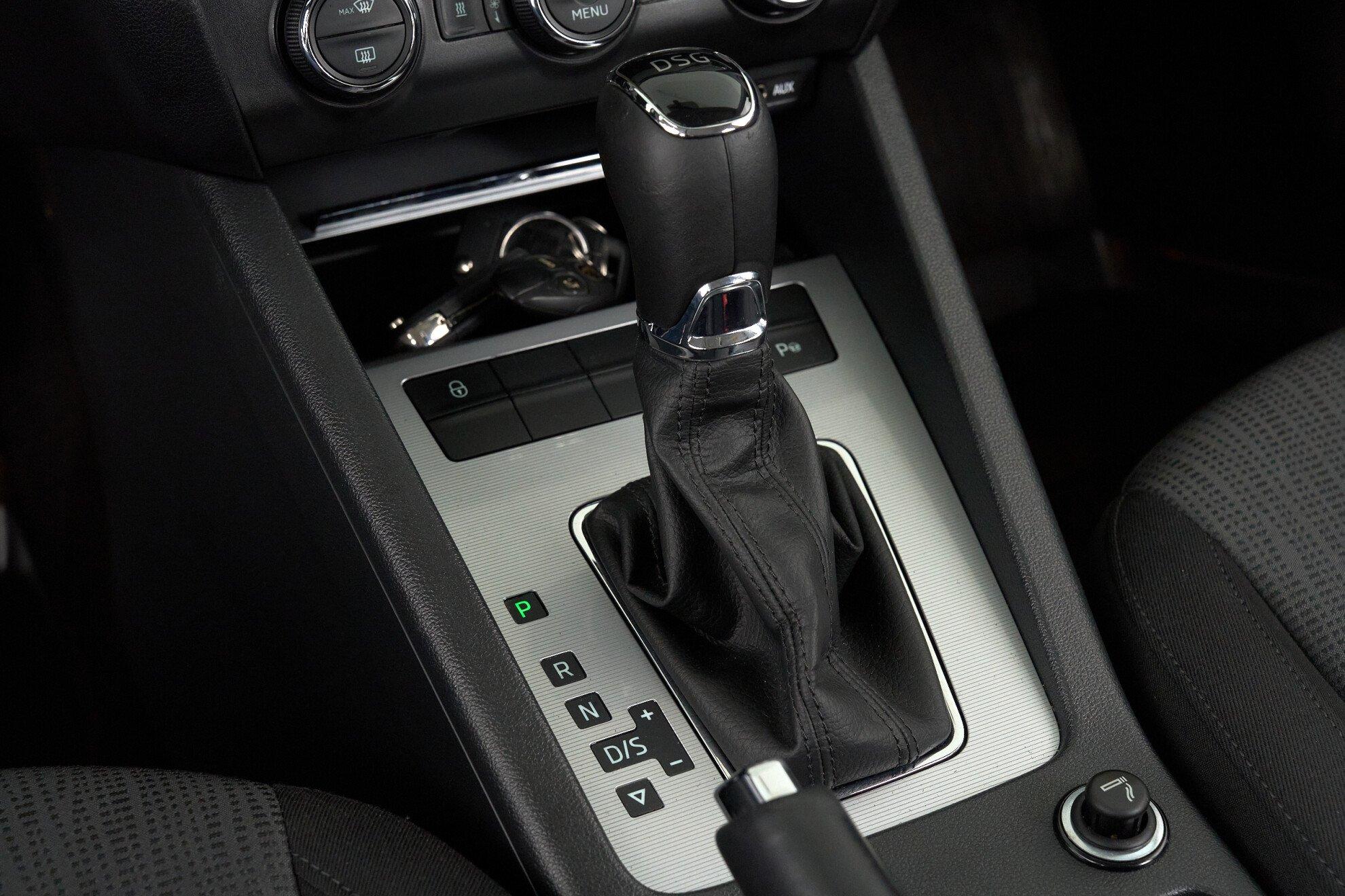 Skoda Octavia 2016, коричневый