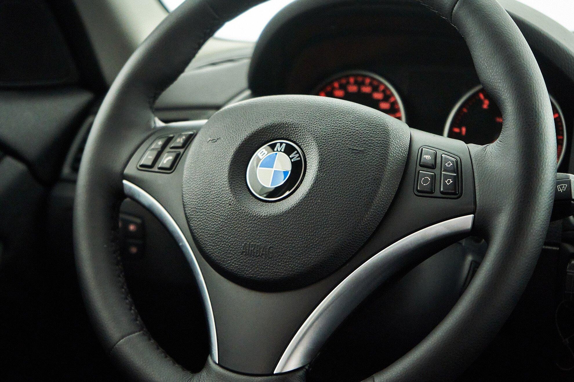 BMW X1 2012, серебряный
