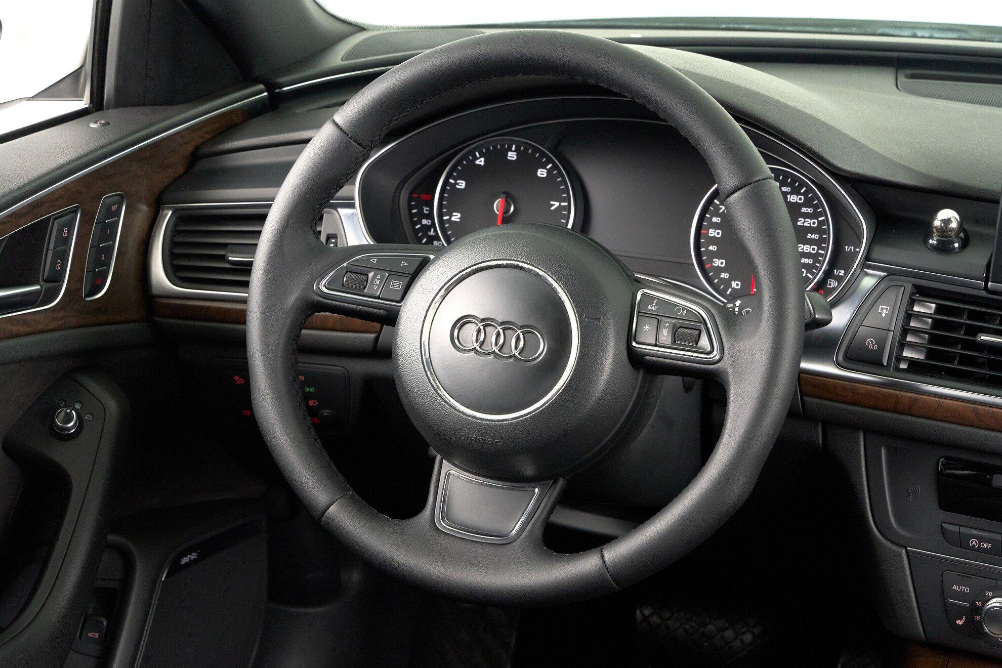 Audi A6 2011, белый