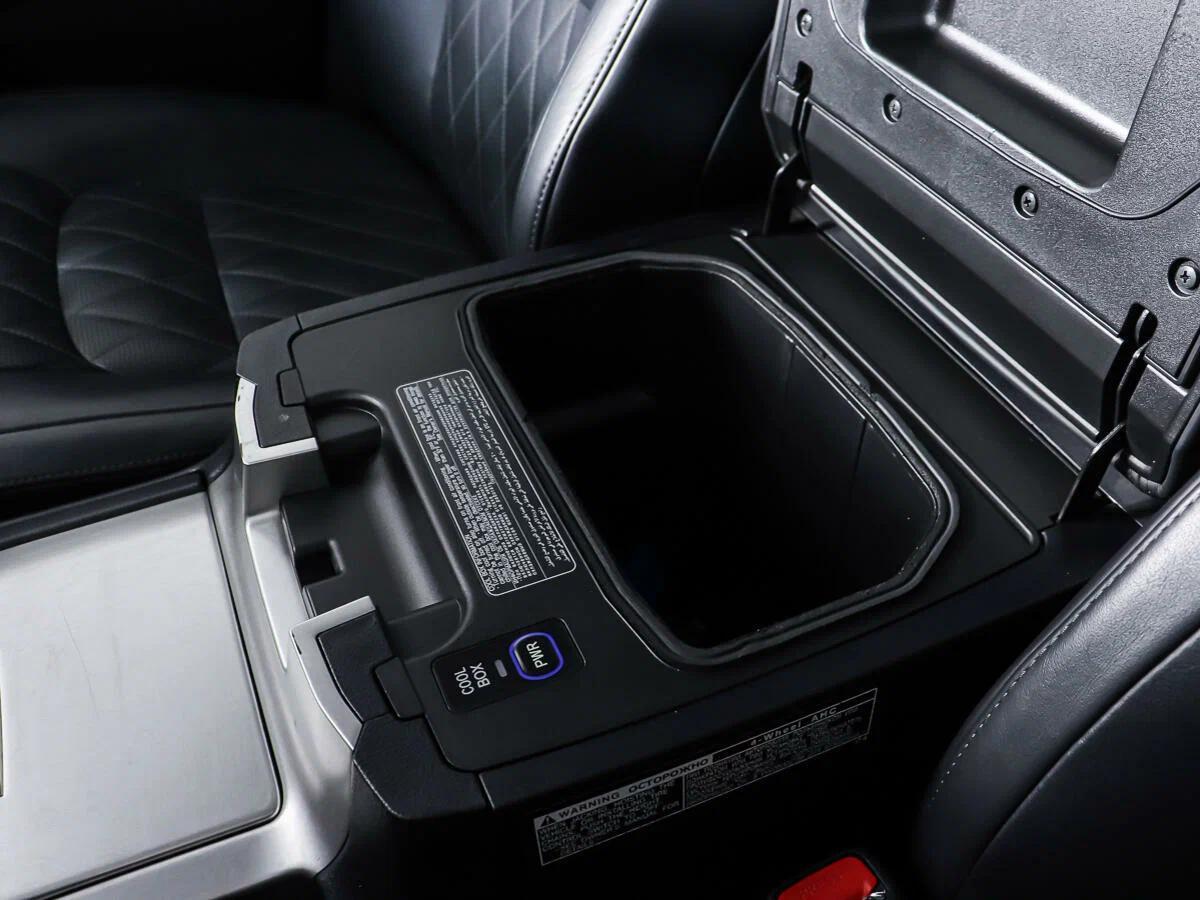 Toyota Land Cruiser 2018, черный