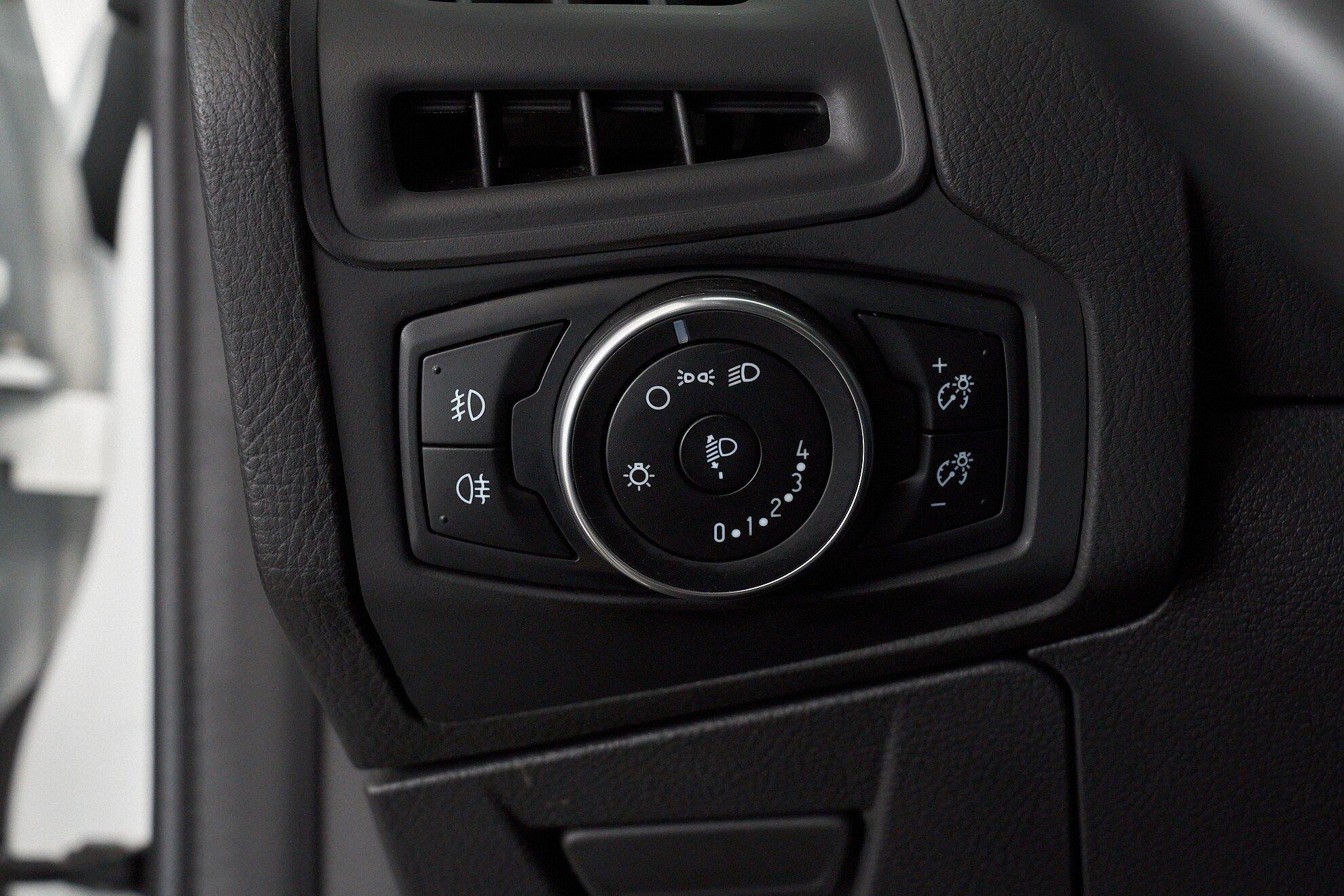 Ford Focus 2016, белый