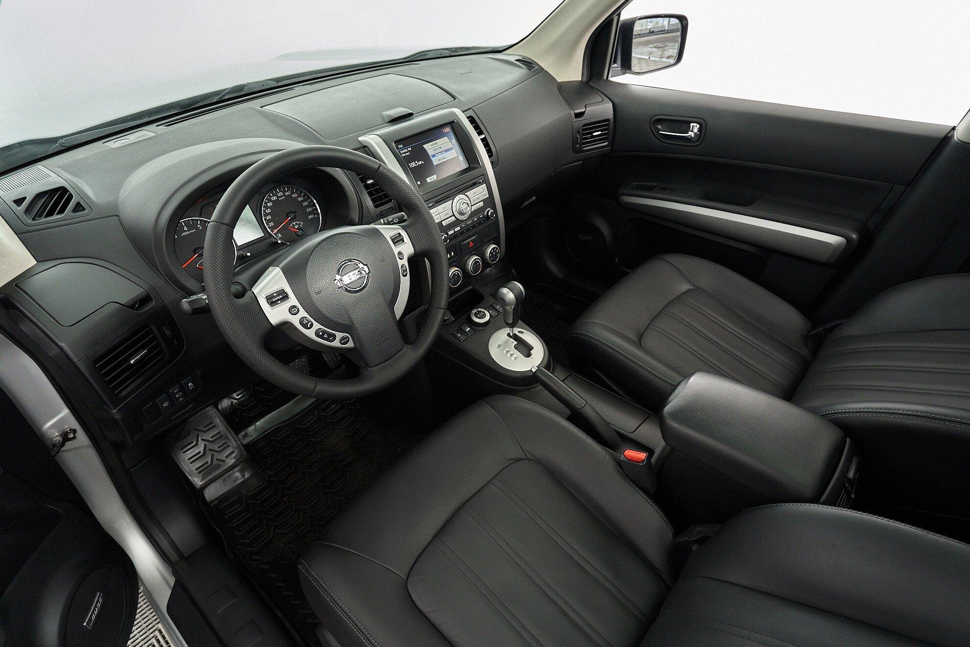 Nissan X-Trail 2011, серебряный
