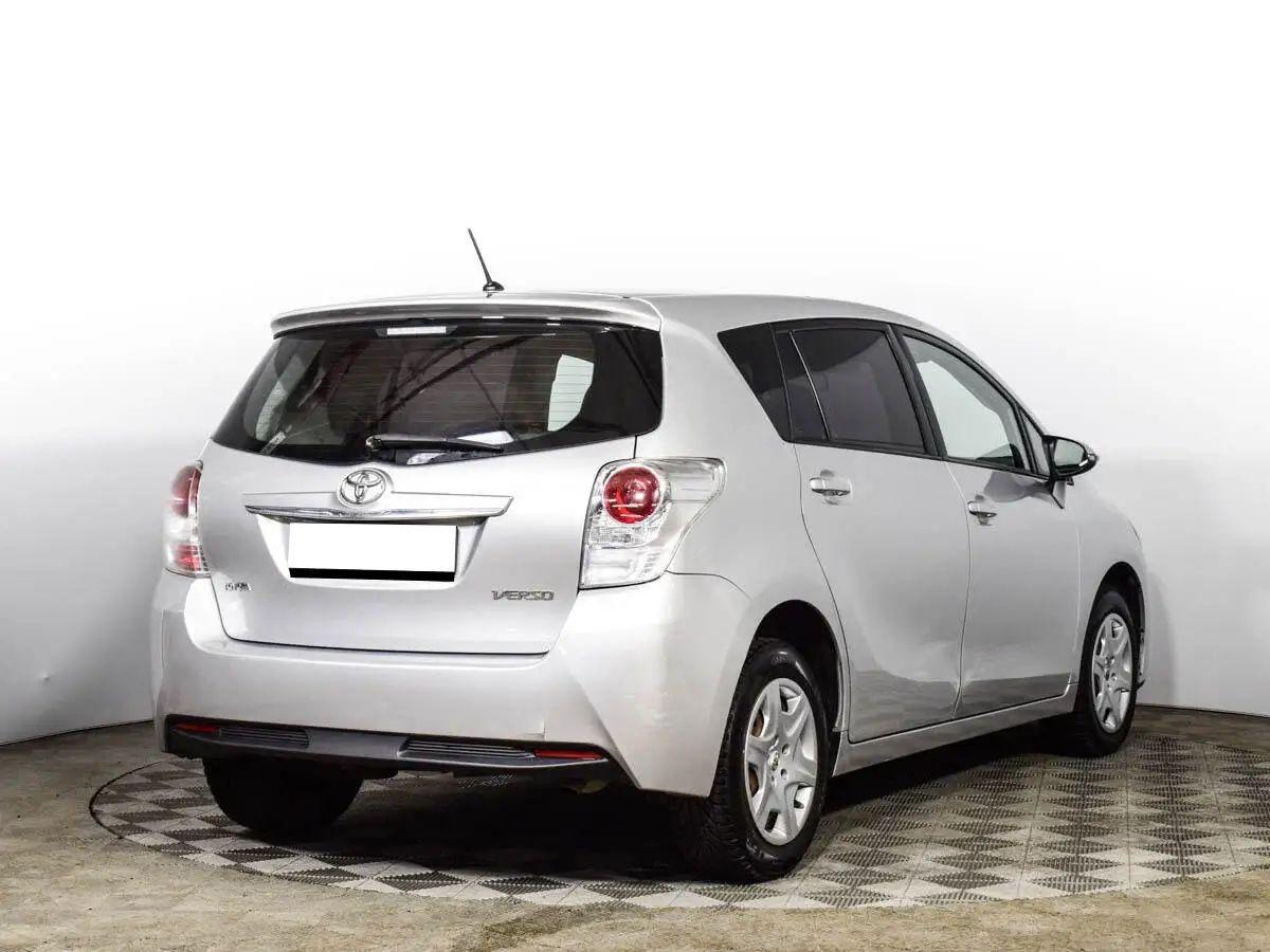 Toyota Verso 2015, серебряный