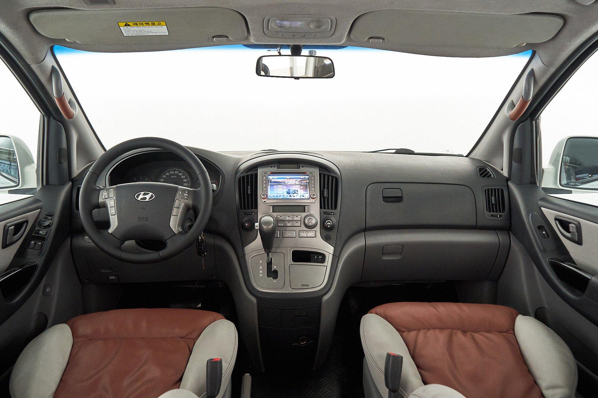 Hyundai Grand Starex 2010, белый