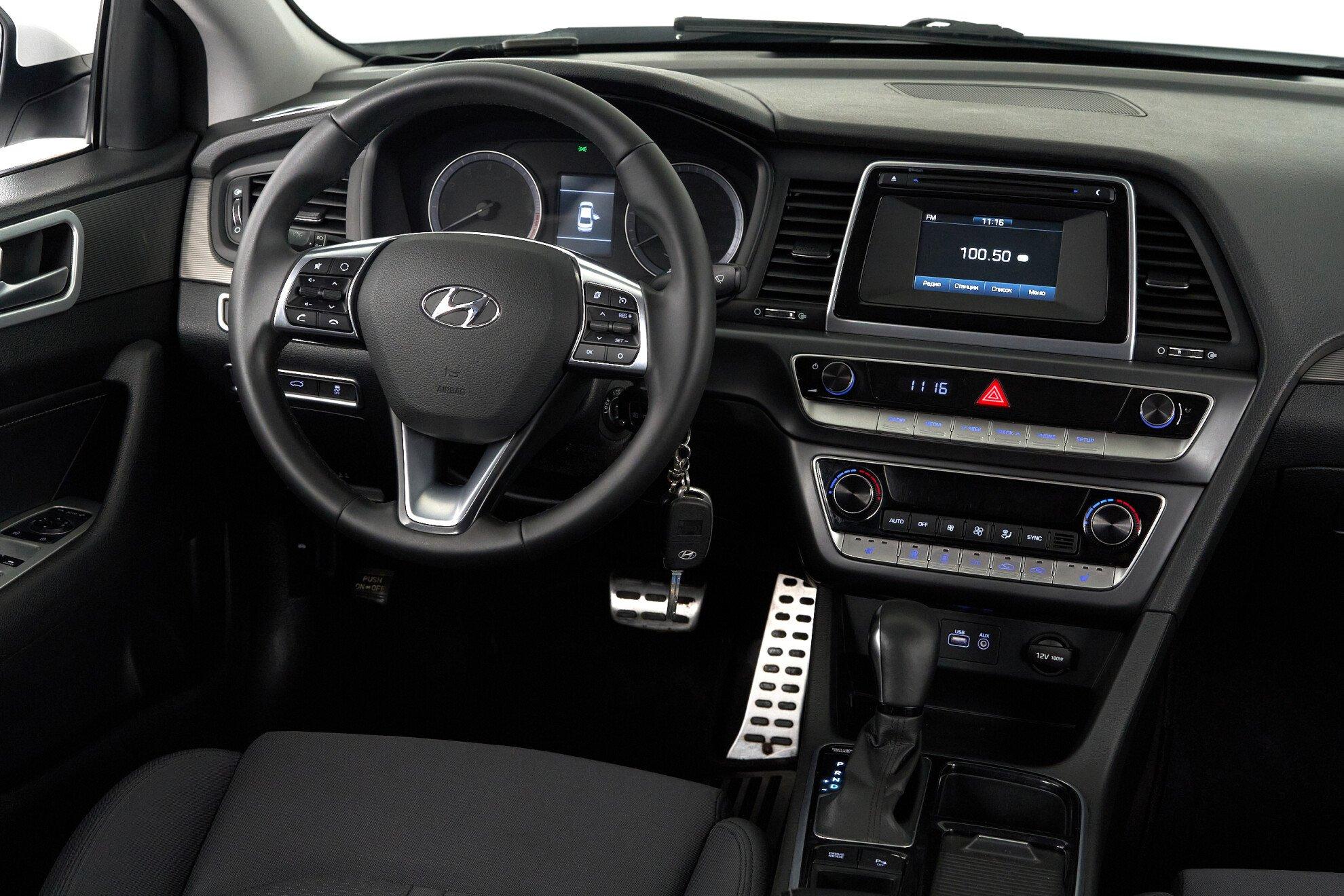 Hyundai Sonata 2018, белый