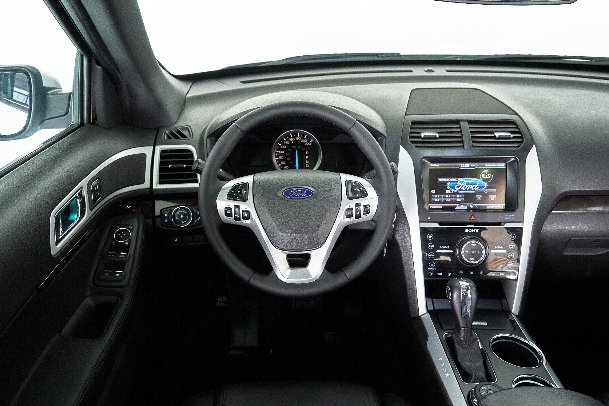 Ford Explorer 2014, белый