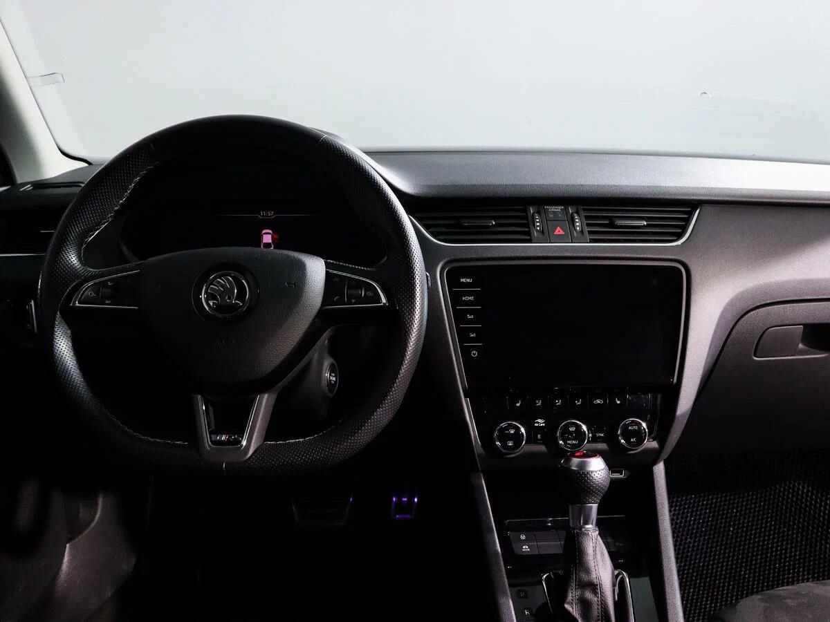 Skoda Octavia 2018, белый