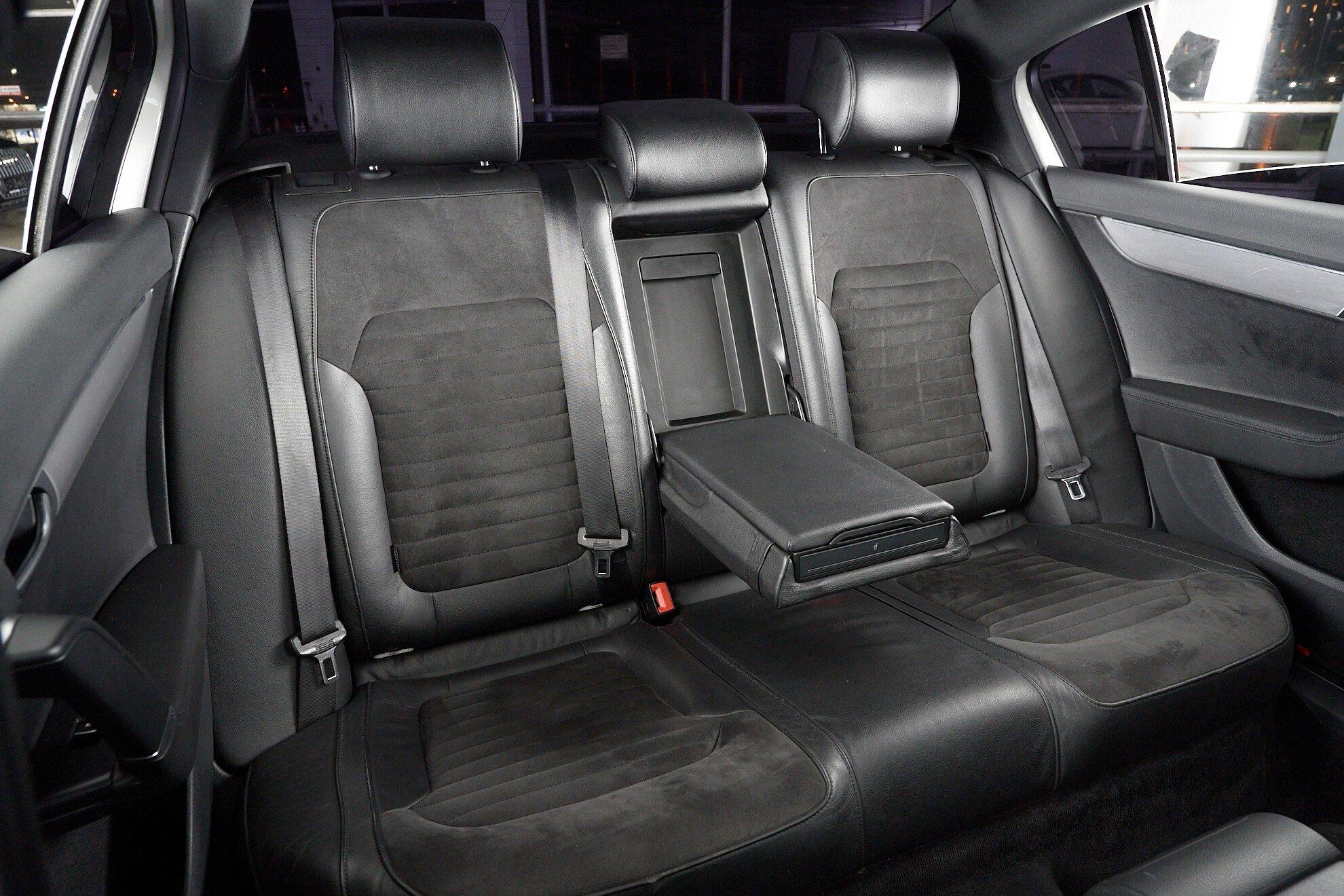 Volkswagen Passat 2012, белый