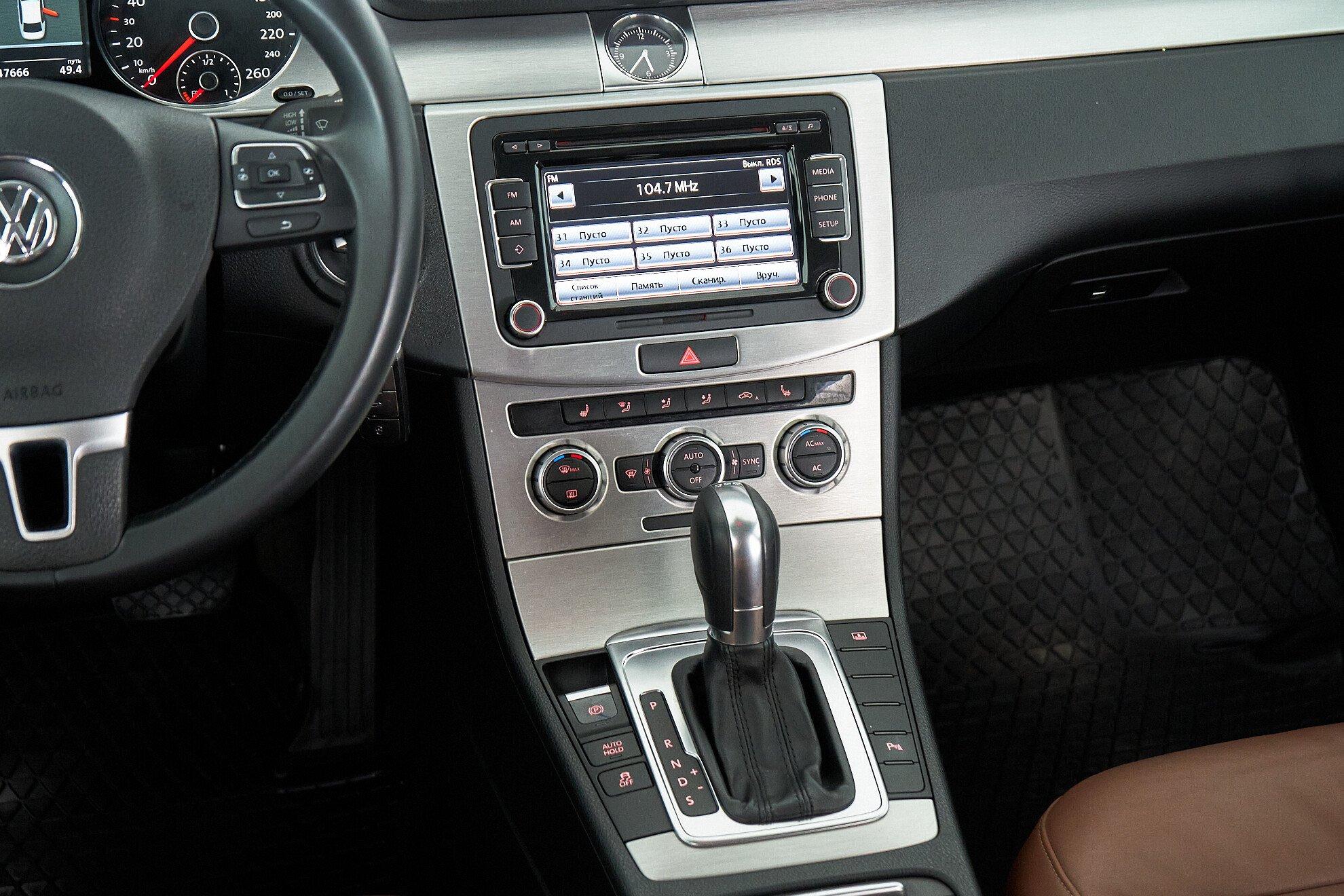 Volkswagen Passat 2012, серый