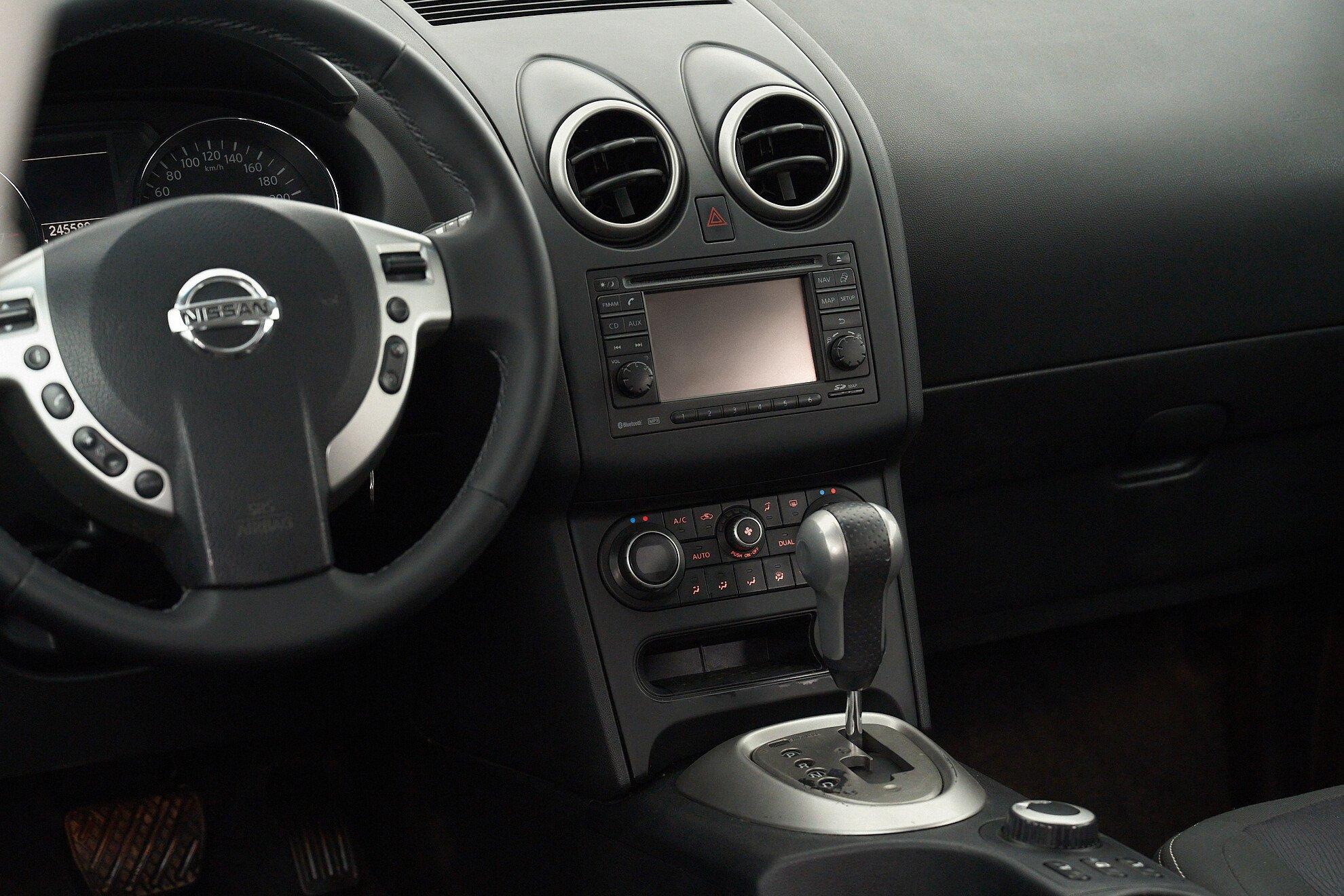 Nissan Qashqai 2012, белый