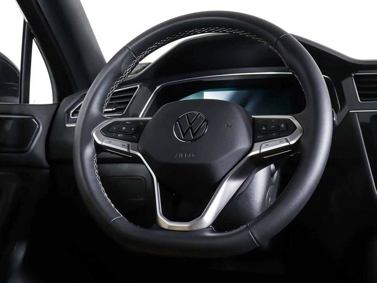 Volkswagen Tiguan 2022, черный