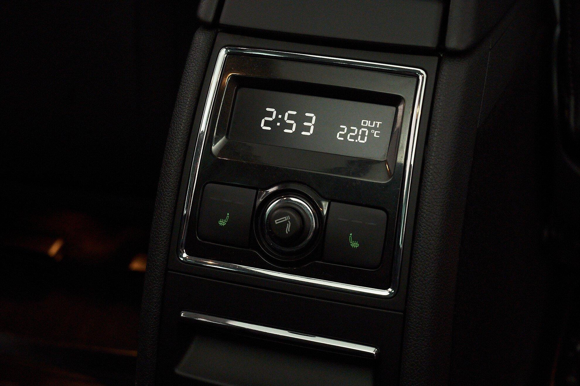 Skoda Superb 2011, черный