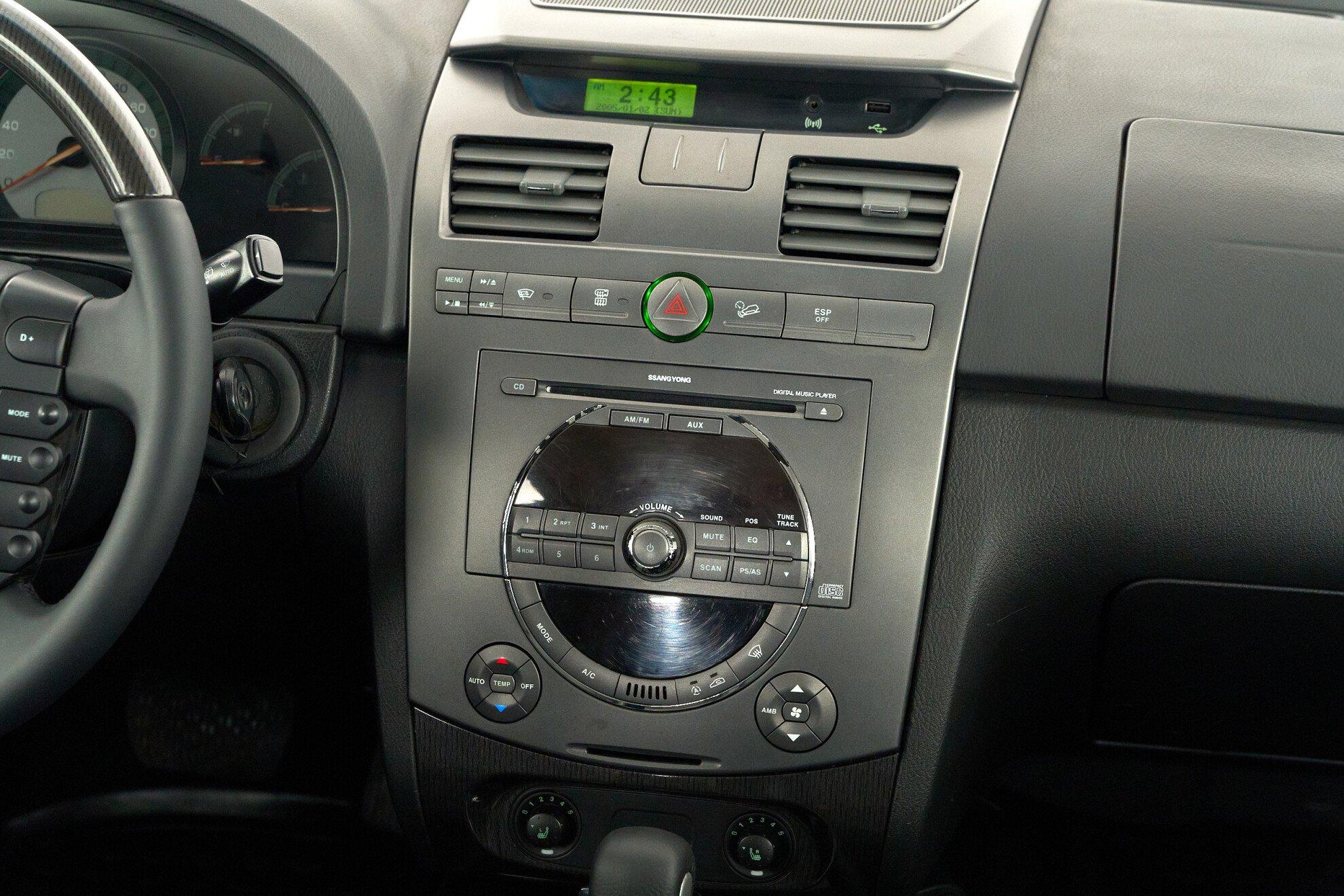 SsangYong Rexton 2009, серебряный