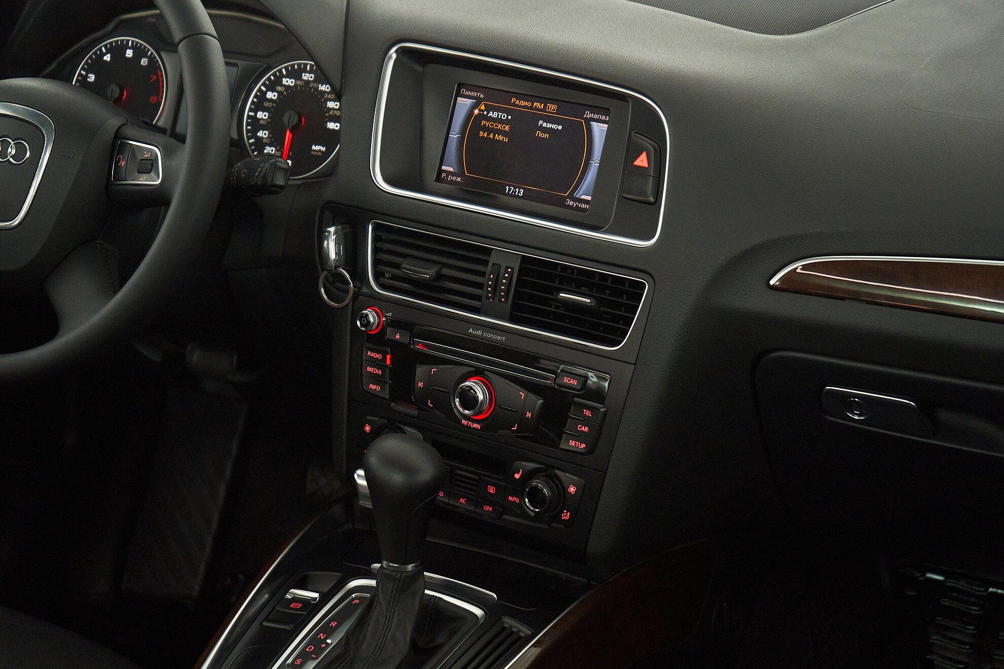 Audi Q5 2011, черный